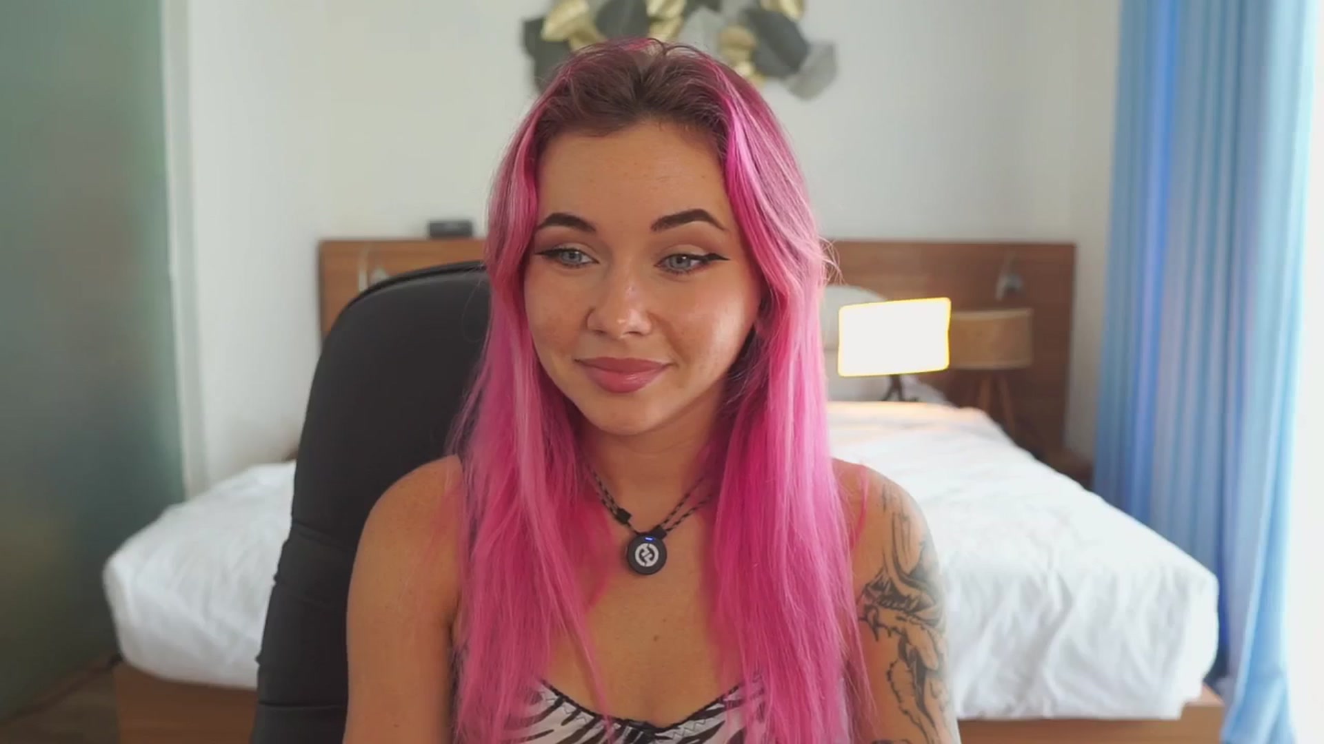 Gallery image thumbnail from Sarah_Pink's myfreecams stream on, 12/18/2025, 02:50 image 6 of 20