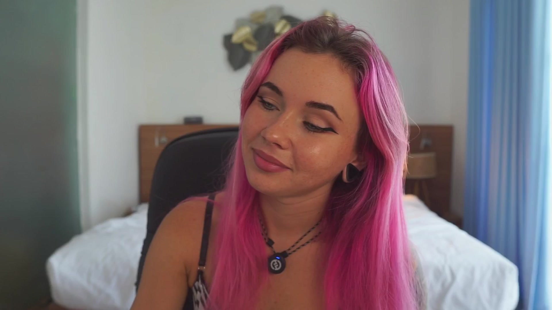 Gallery image thumbnail from Sarah_Pink's myfreecams stream on, 12/18/2025, 02:50 image 2 of 20