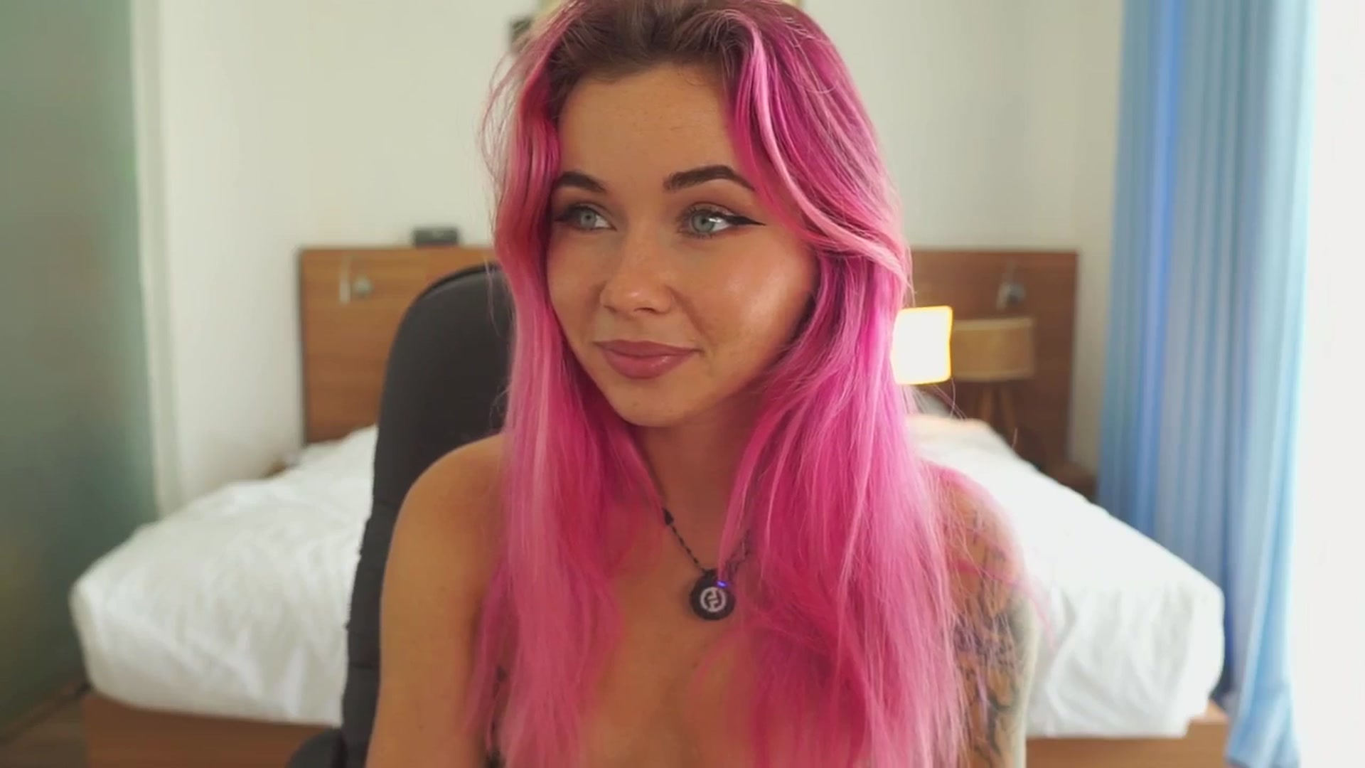 Gallery image thumbnail from Sarah_Pink's myfreecams stream on, 12/18/2025, 02:50 image 19 of 20