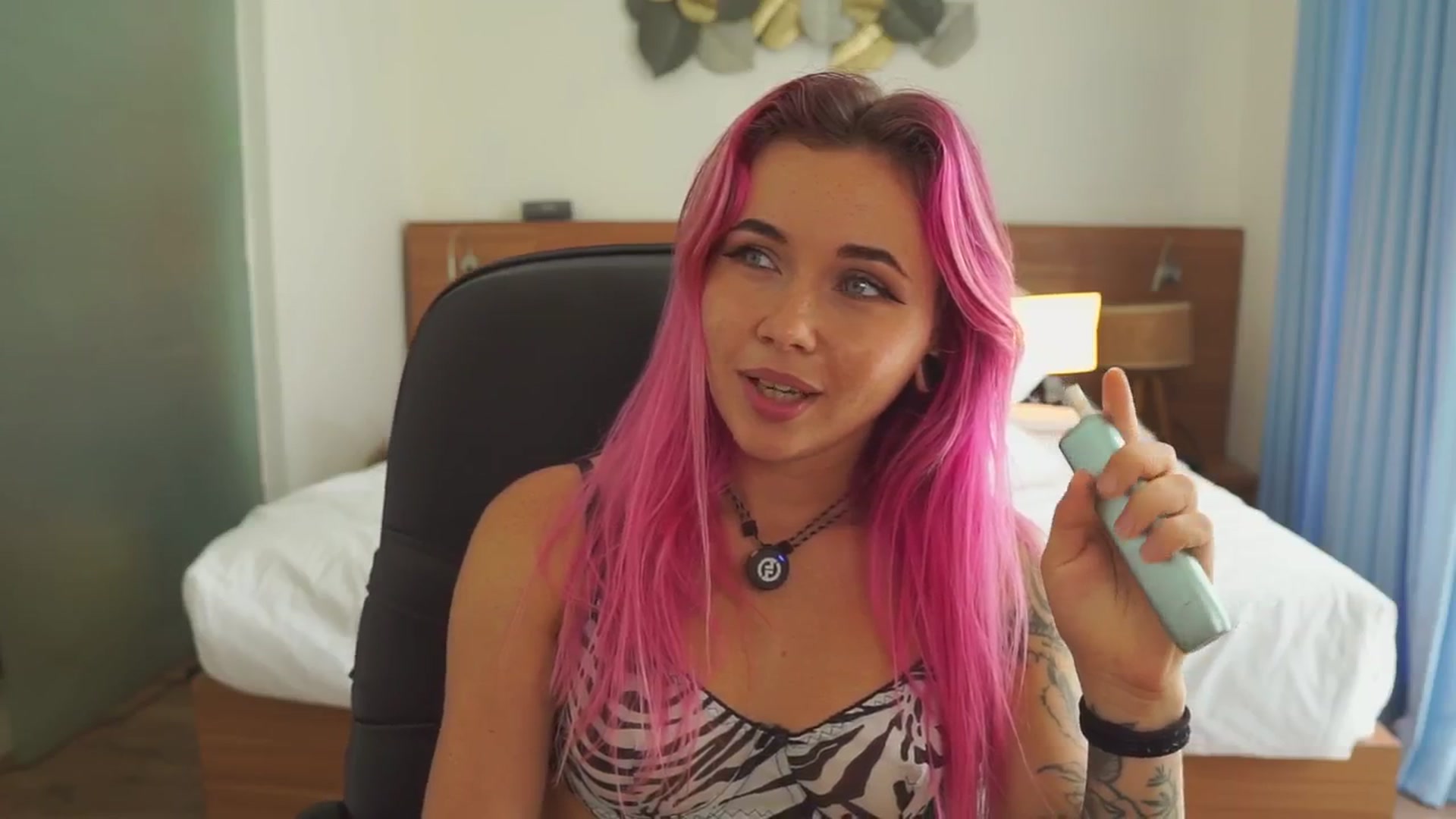 Gallery image thumbnail from Sarah_Pink's myfreecams stream on, 12/18/2025, 05:40 image 6 of 20