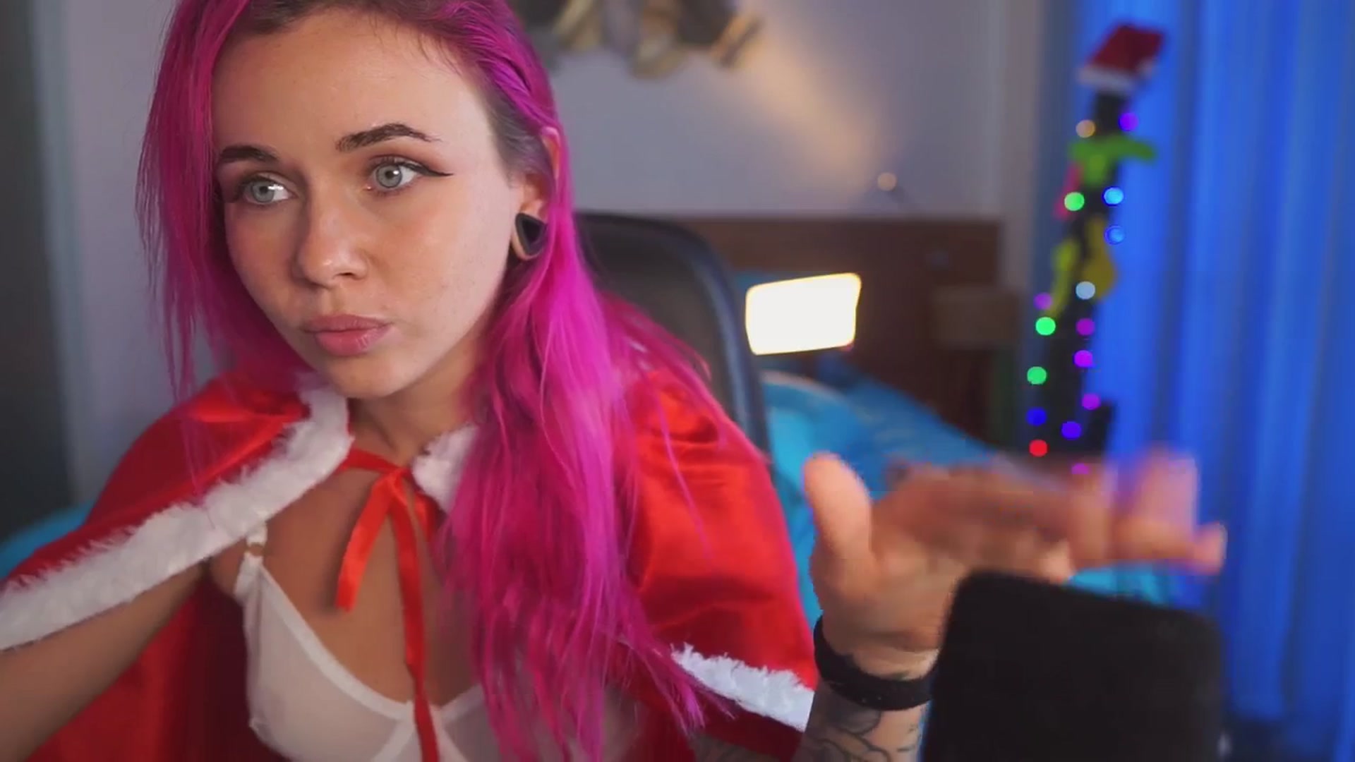 Gallery image thumbnail from Sarah_Pink's myfreecams stream on, 12/25/2025, 06:05 image 16 of 20