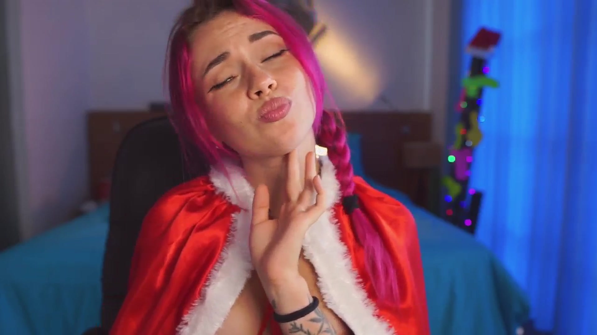 Gallery image thumbnail from Sarah_Pink's myfreecams stream on, 12/26/2025, 05:07 image 10 of 20