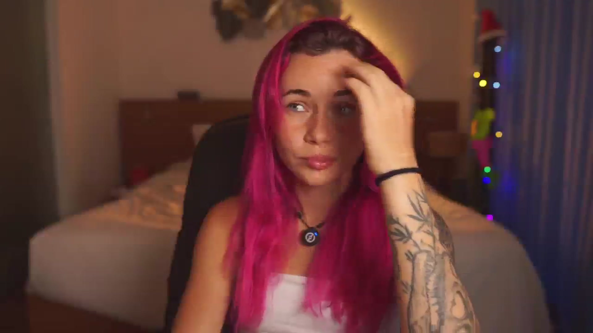 Gallery image thumbnail from Sarah_Pink's myfreecams stream on, 12/27/2025, 02:43 image 14 of 20