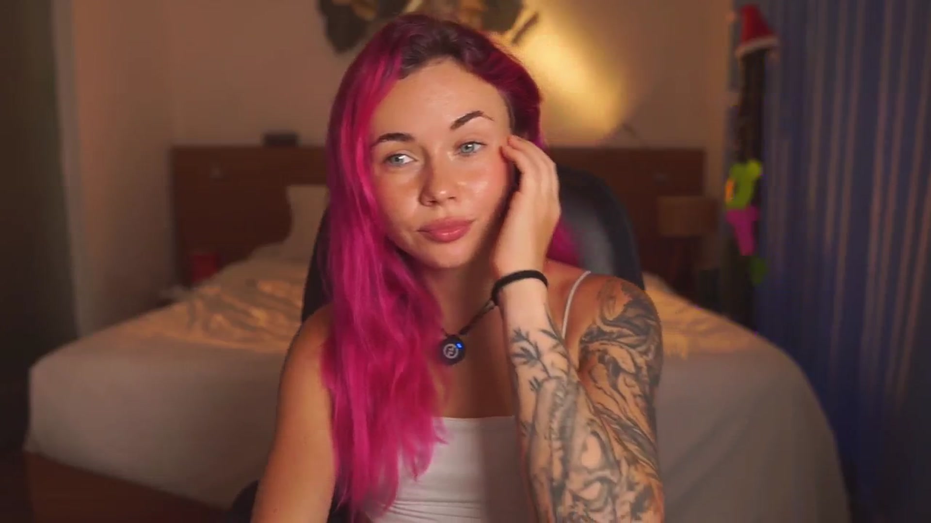 Gallery image thumbnail from Sarah_Pink's myfreecams stream on, 12/27/2025, 02:43 image 5 of 20