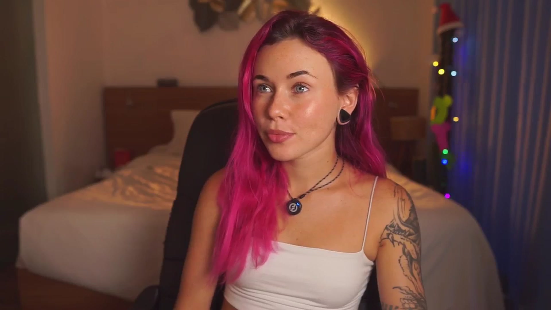 Gallery image thumbnail from Sarah_Pink's myfreecams stream on, 12/27/2025, 02:43 image 3 of 20