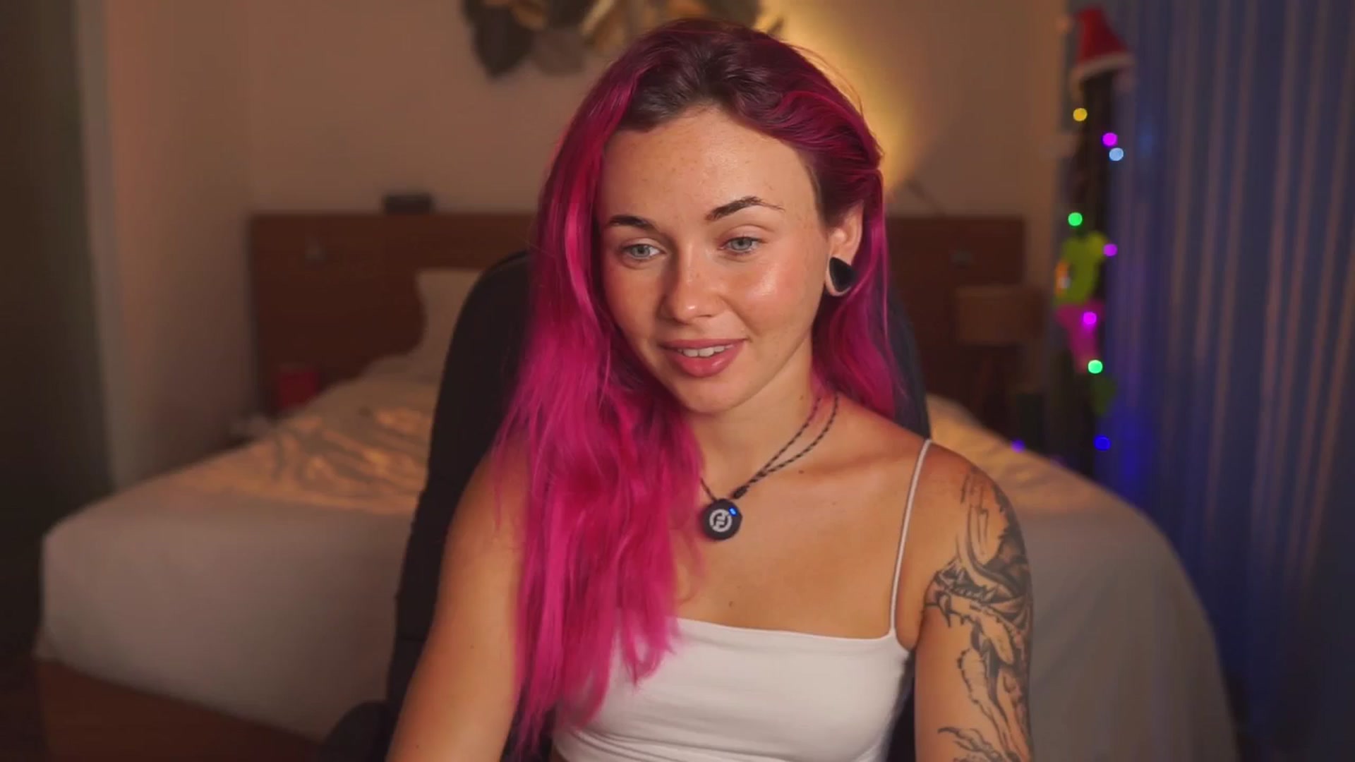 Gallery image thumbnail from Sarah_Pink's myfreecams stream on, 12/27/2025, 02:43 image 1 of 20
