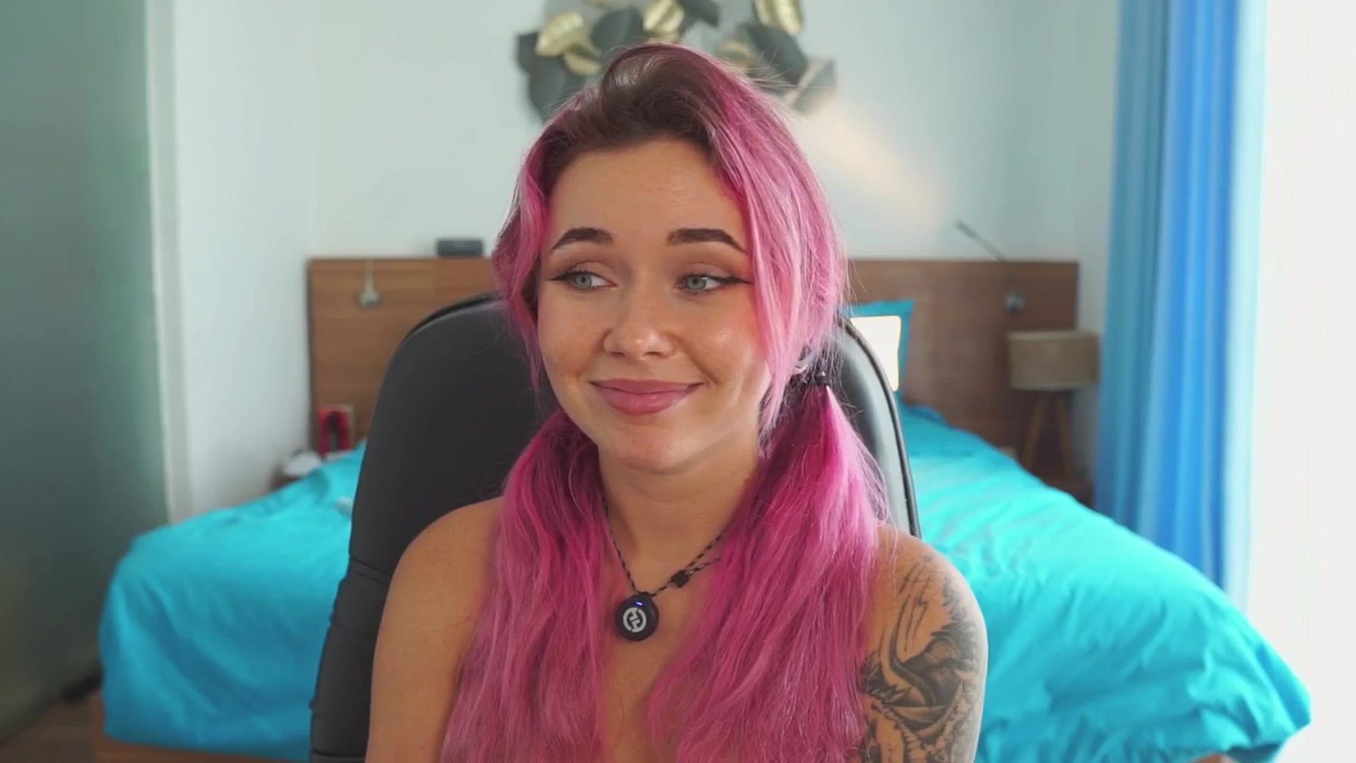 Gallery image thumbnail from Sarah_Pink's myfreecams stream on, 01/05/2026, 06:47 image 16 of 20