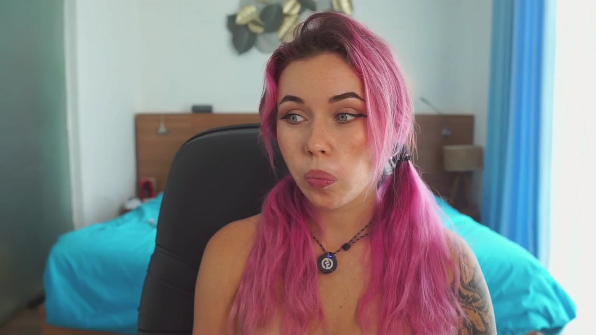 Gallery image thumbnail from Sarah_Pink's myfreecams stream on, 01/05/2026, 06:47 image 15 of 20