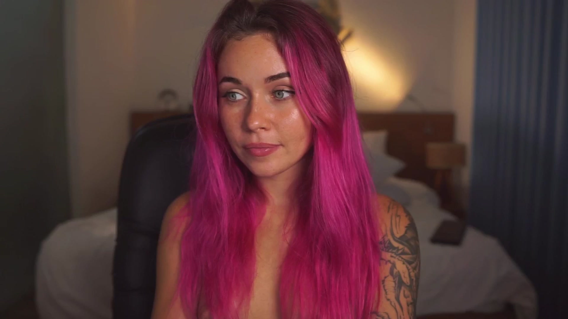 Gallery image thumbnail from Sarah_Pink's myfreecams stream on, 01/13/2026, 14:40 image 17 of 20