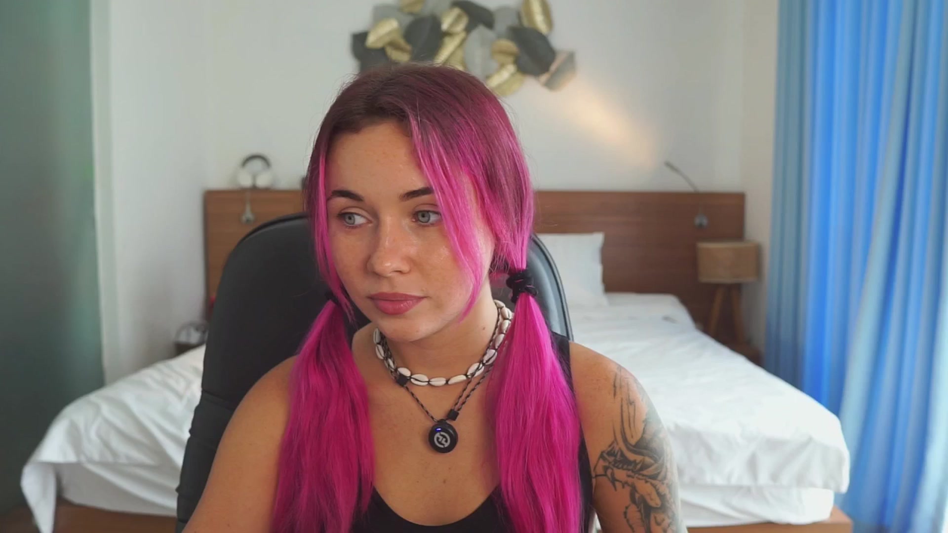 Gallery image thumbnail from Sarah_Pink's myfreecams stream on, 01/14/2026, 05:40 image 12 of 20