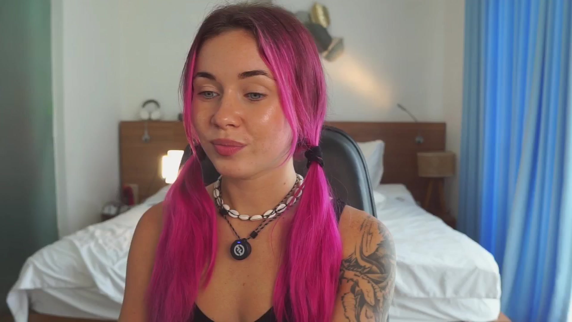 Gallery image thumbnail from Sarah_Pink's myfreecams stream on, 01/14/2026, 05:40 image 16 of 20