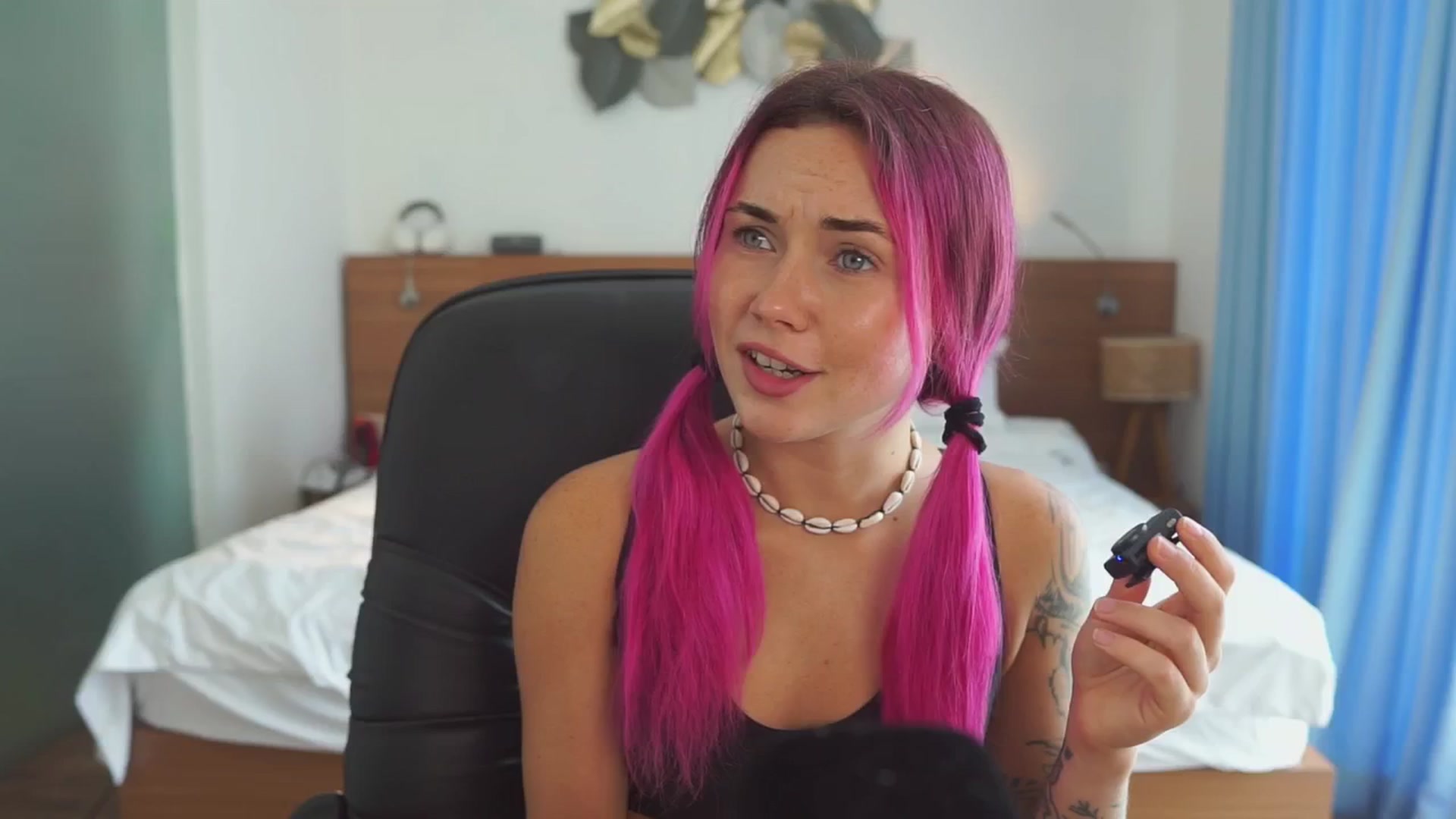 Gallery image thumbnail from Sarah_Pink's myfreecams stream on, 01/14/2026, 05:40 image 5 of 20