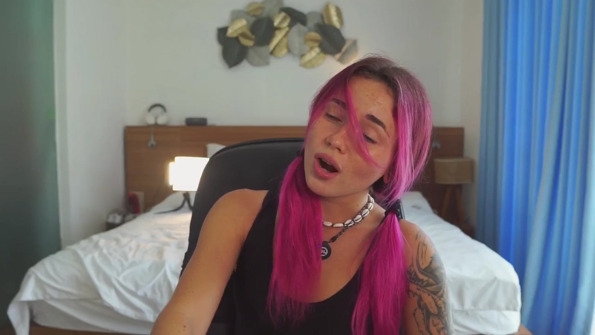 Gallery image thumbnail from Sarah_Pink's myfreecams stream on, 01/14/2026, 05:40 image 17 of 20