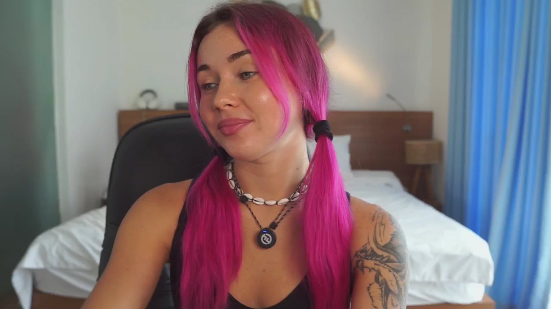Gallery image thumbnail from Sarah_Pink's myfreecams stream on, 01/14/2026, 05:40 image 13 of 20