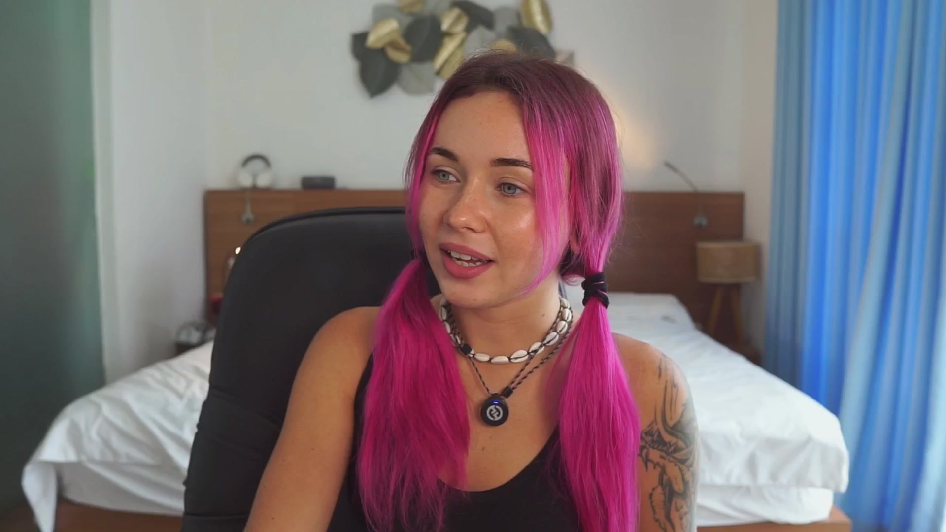 Gallery image thumbnail from Sarah_Pink's myfreecams stream on, 01/14/2026, 05:40 image 10 of 20