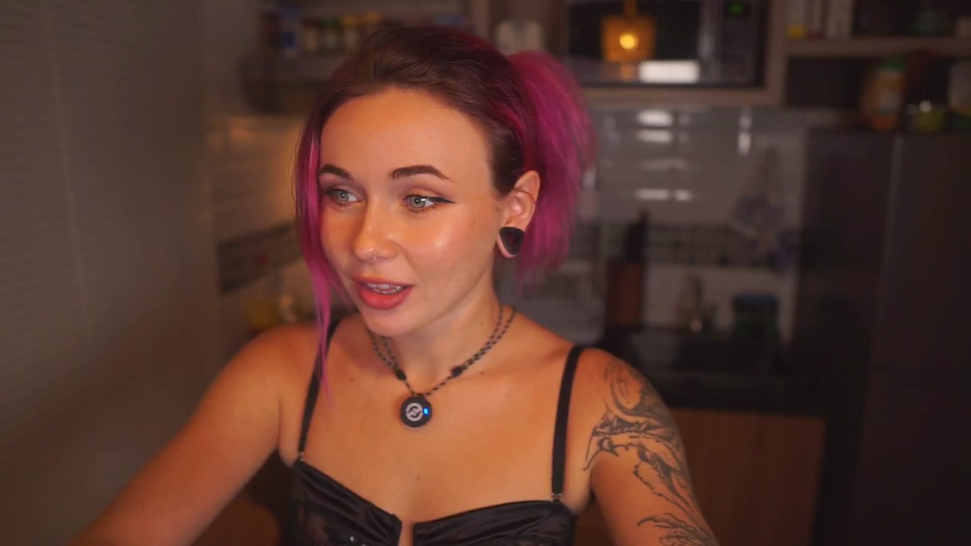 Gallery image thumbnail from Sarah_Pink's myfreecams stream on, 02/14/2026, 15:12 image 1 of 20