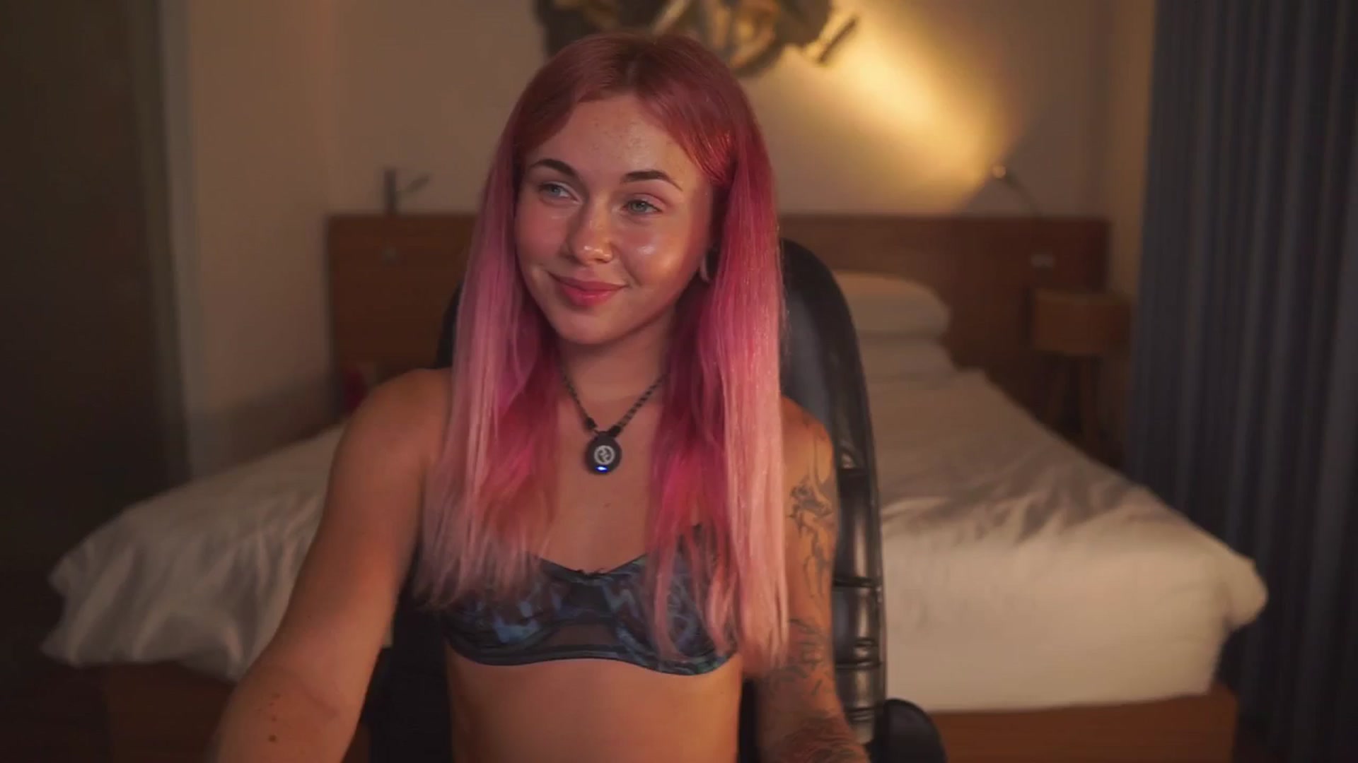 Gallery image thumbnail from Sarah_Pink's myfreecams stream on, 03/26/2026, 14:31 image 17 of 20