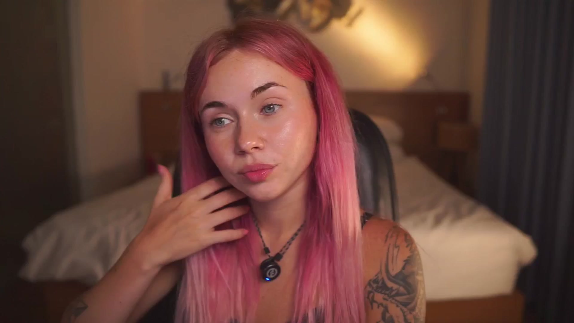 Gallery image thumbnail from Sarah_Pink's myfreecams stream on, 03/26/2026, 14:31 image 14 of 20