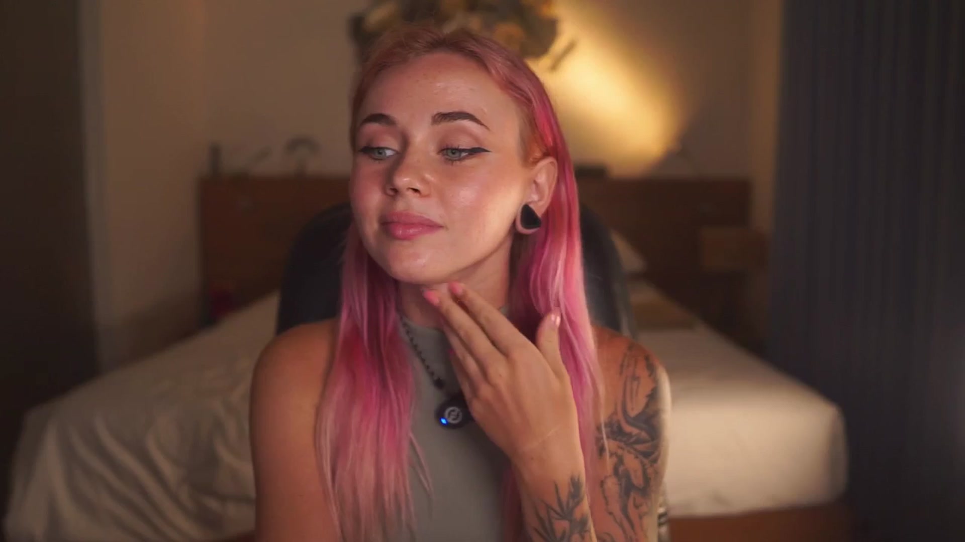 Gallery image thumbnail from Sarah_Pink's myfreecams stream on, 04/04/2026, 14:24 image 13 of 20
