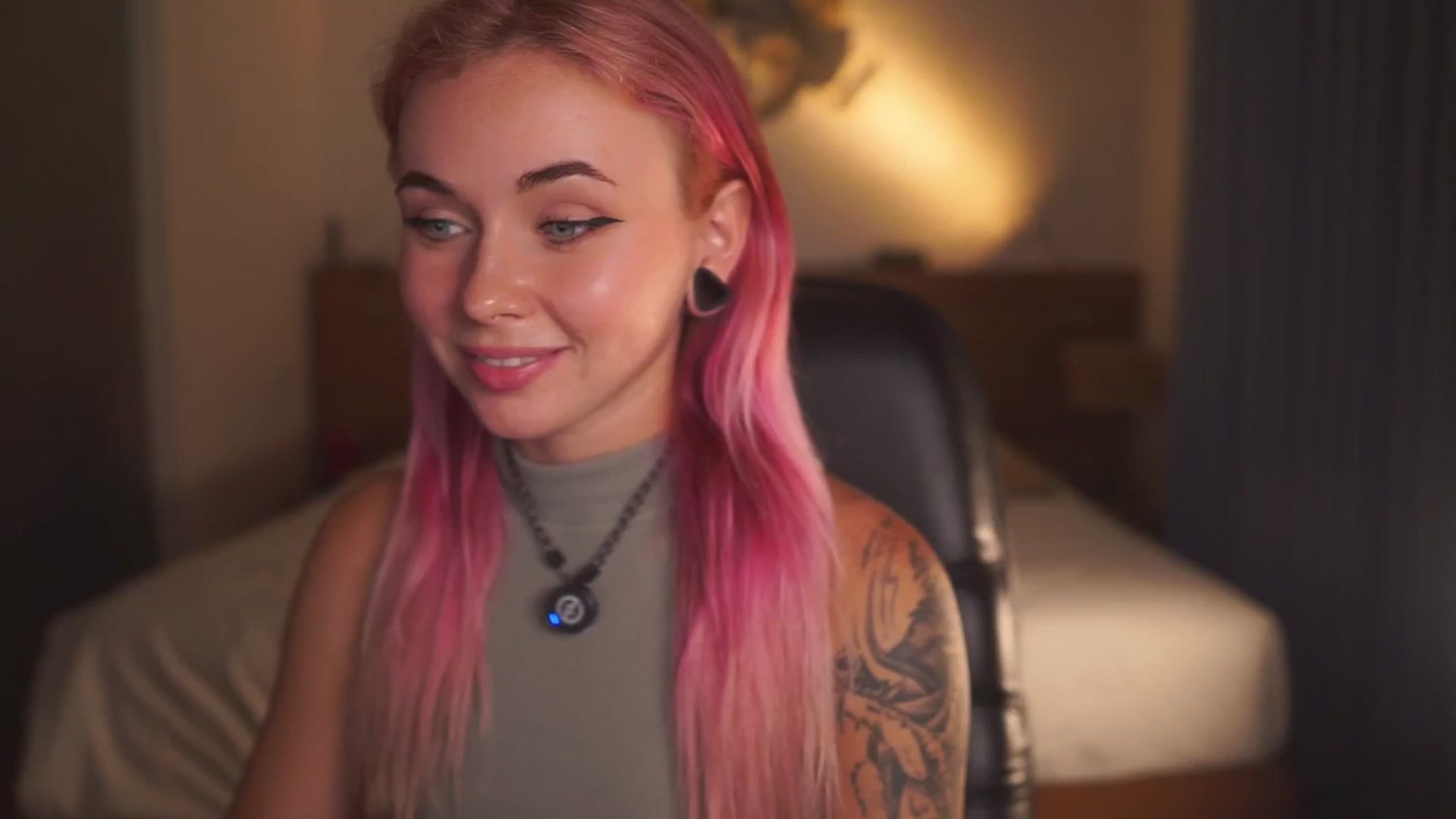 Gallery image thumbnail from Sarah_Pink's myfreecams stream on, 04/04/2026, 14:24 image 12 of 20