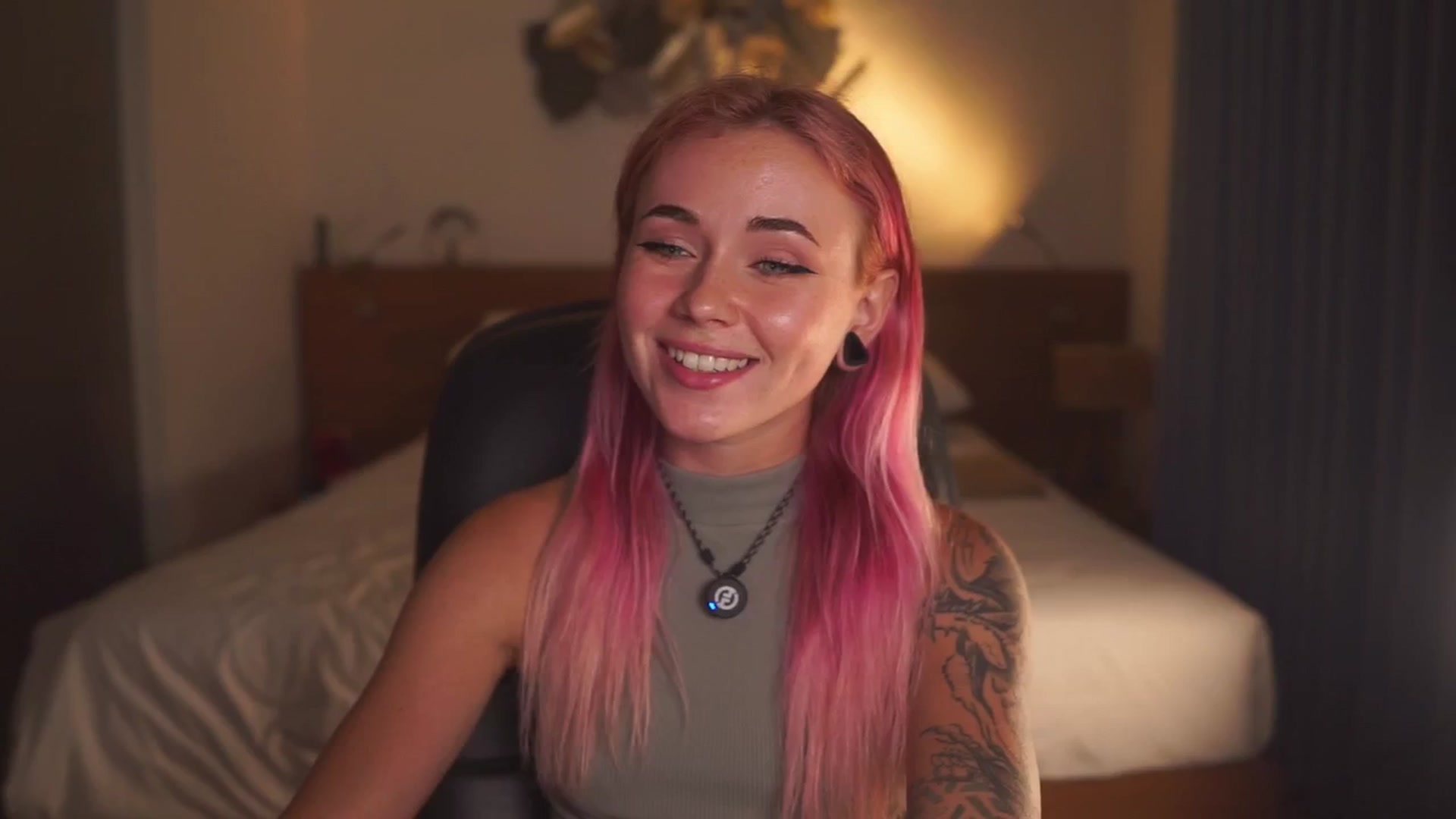 Gallery image thumbnail from Sarah_Pink's myfreecams stream on, 04/04/2026, 14:24 image 14 of 20