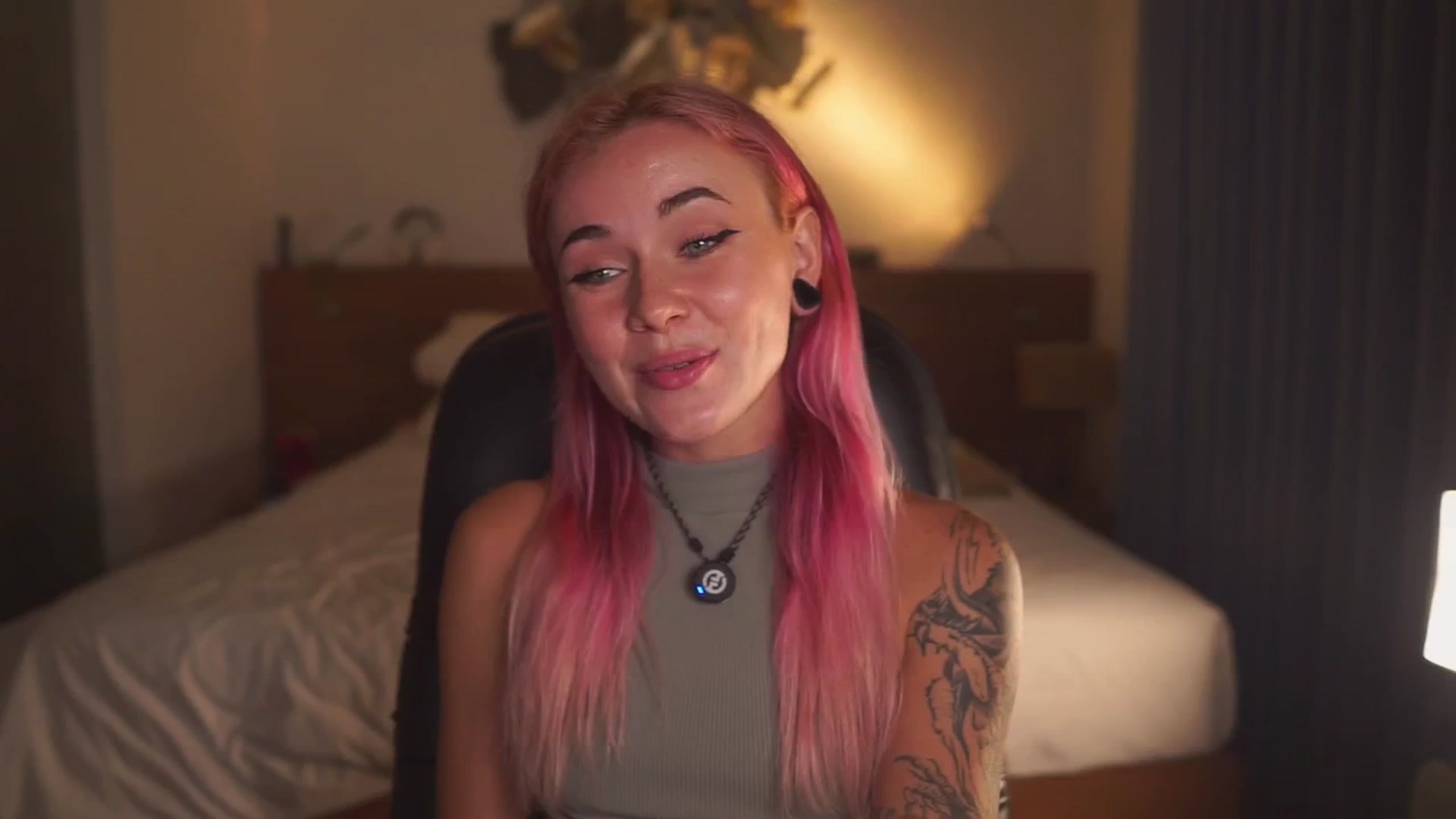 Gallery image thumbnail from Sarah_Pink's myfreecams stream on, 04/04/2026, 14:24 image 15 of 20