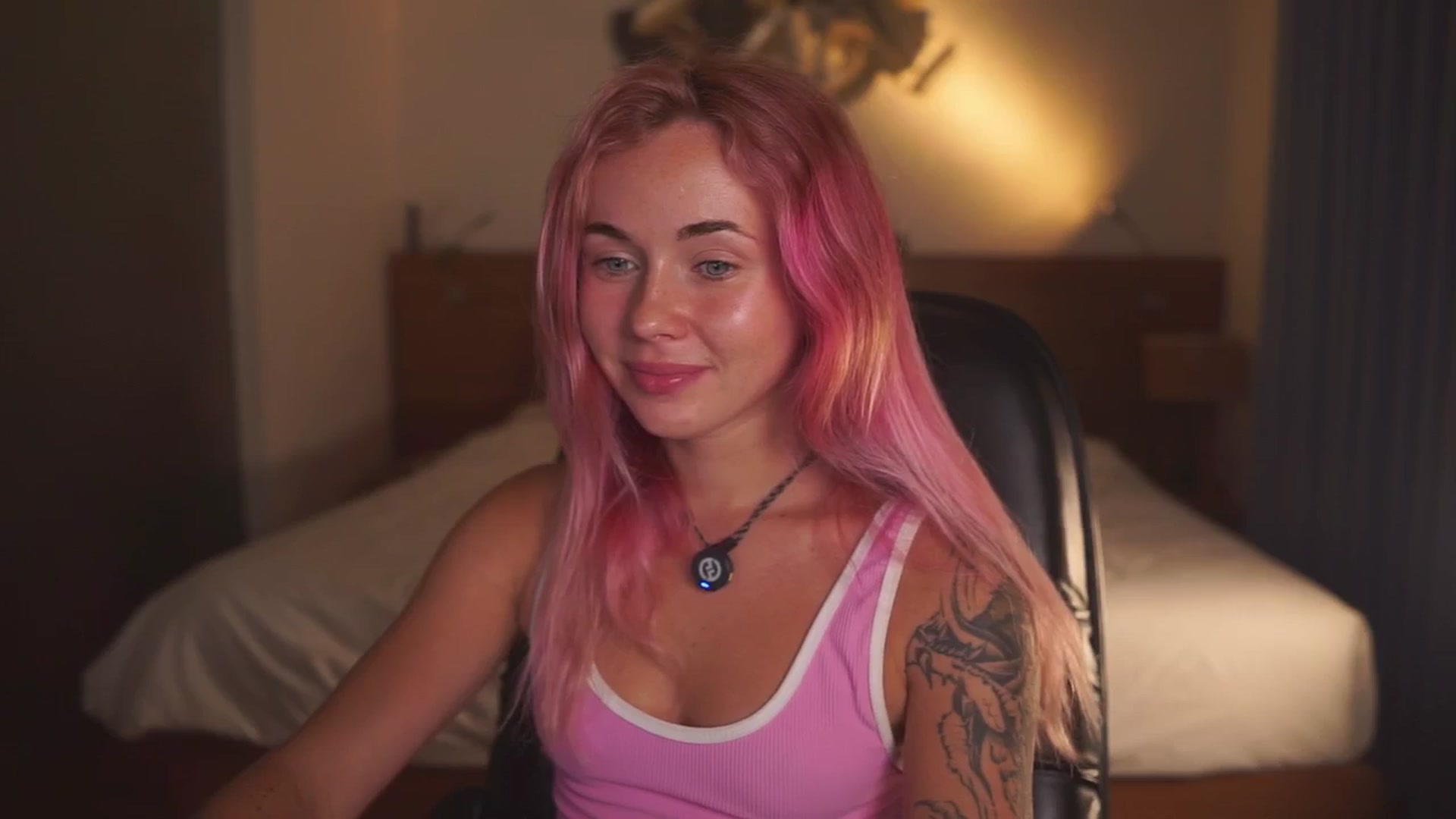 Gallery image thumbnail from Sarah_Pink's myfreecams stream on, 04/05/2026, 15:56 image 7 of 20