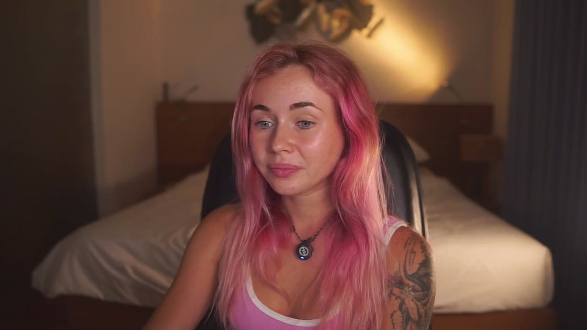 Gallery image thumbnail from Sarah_Pink's myfreecams stream on, 04/05/2026, 15:56 image 6 of 20