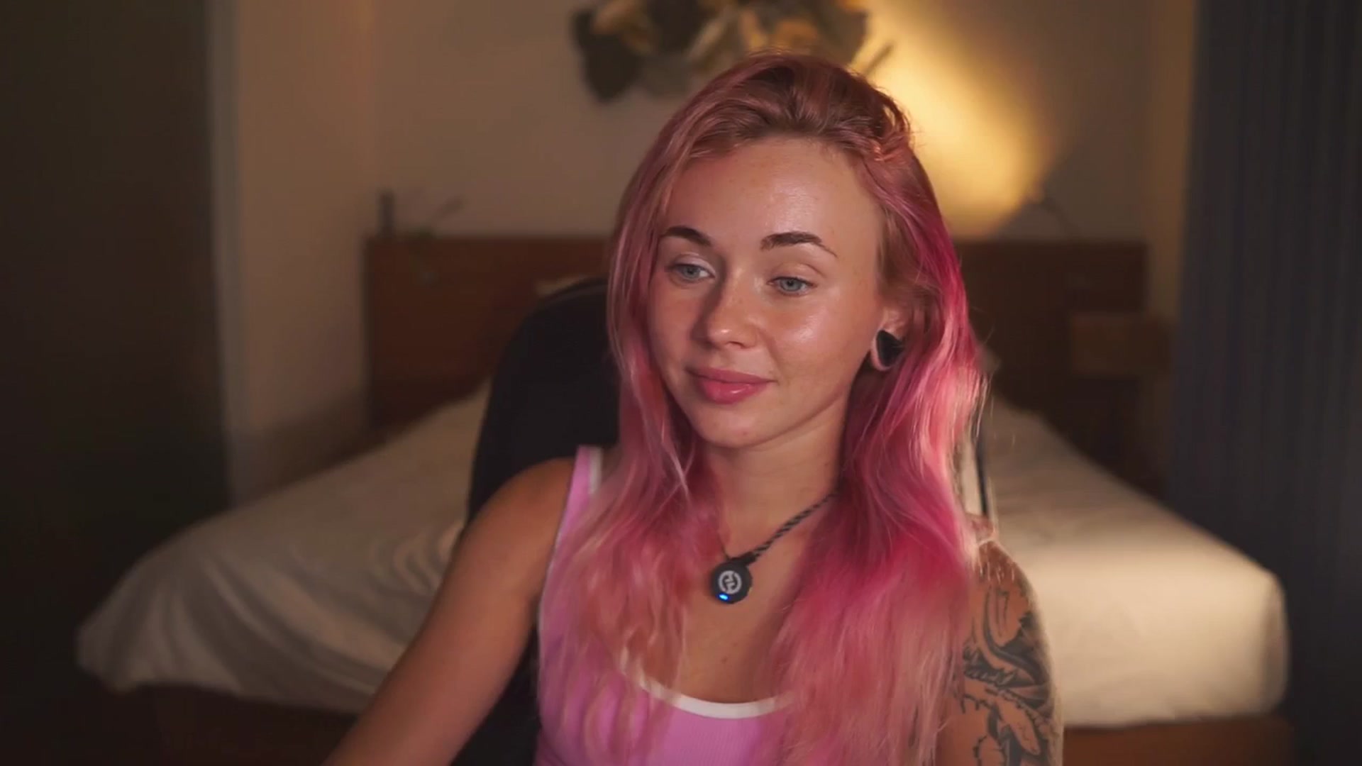 Gallery image thumbnail from Sarah_Pink's myfreecams stream on, 04/05/2026, 15:56 image 2 of 20