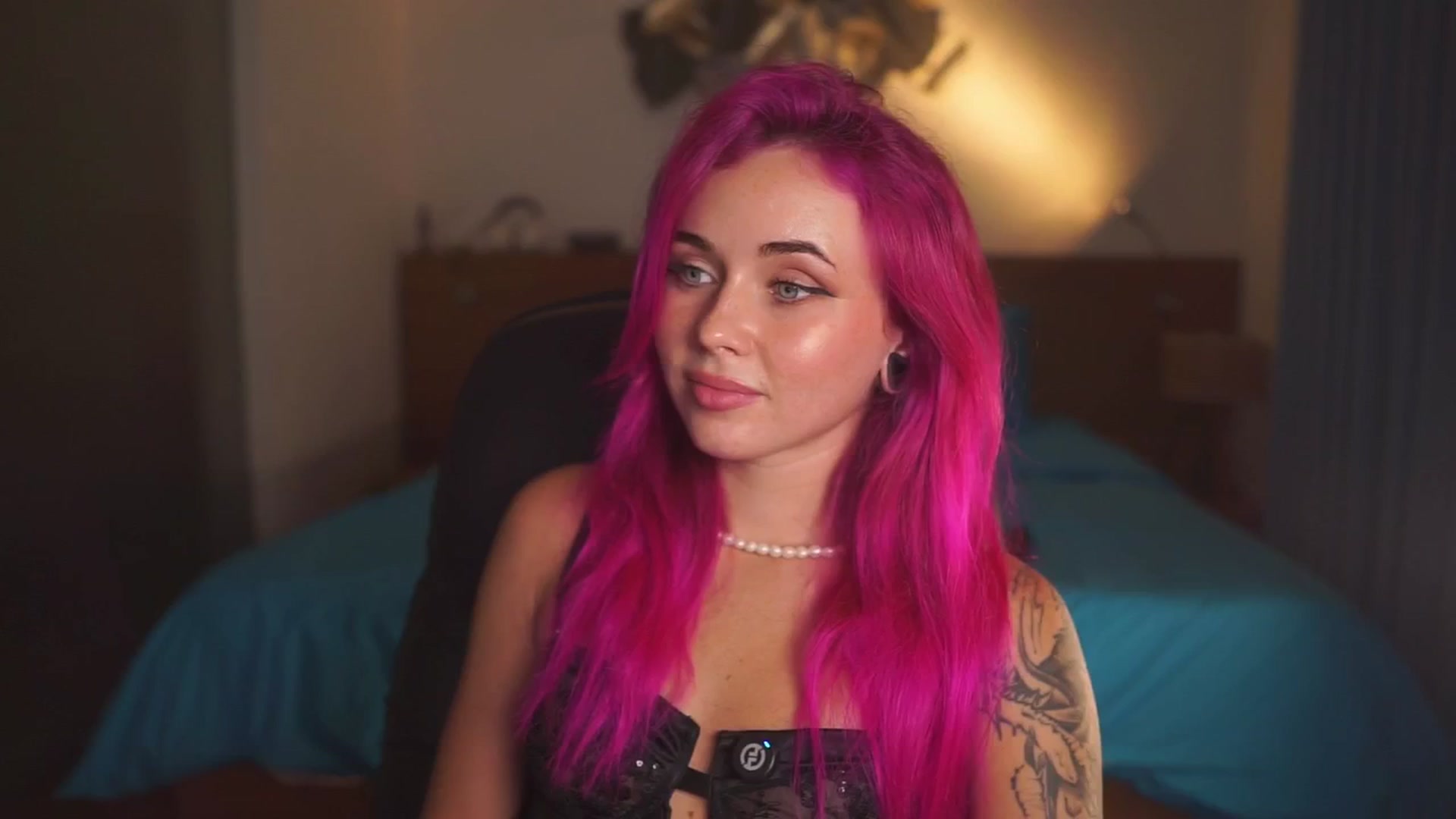Gallery image thumbnail from Sarah_Pink's myfreecams stream on, 04/12/2026, 15:29 image 1 of 20