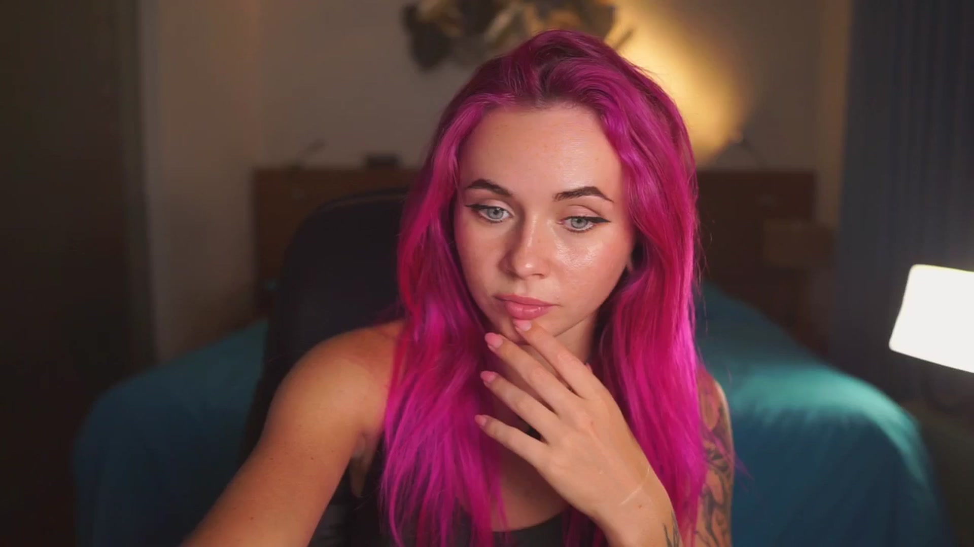 Gallery image thumbnail from Sarah_Pink's myfreecams stream on, 04/15/2026, 16:05 image 19 of 20