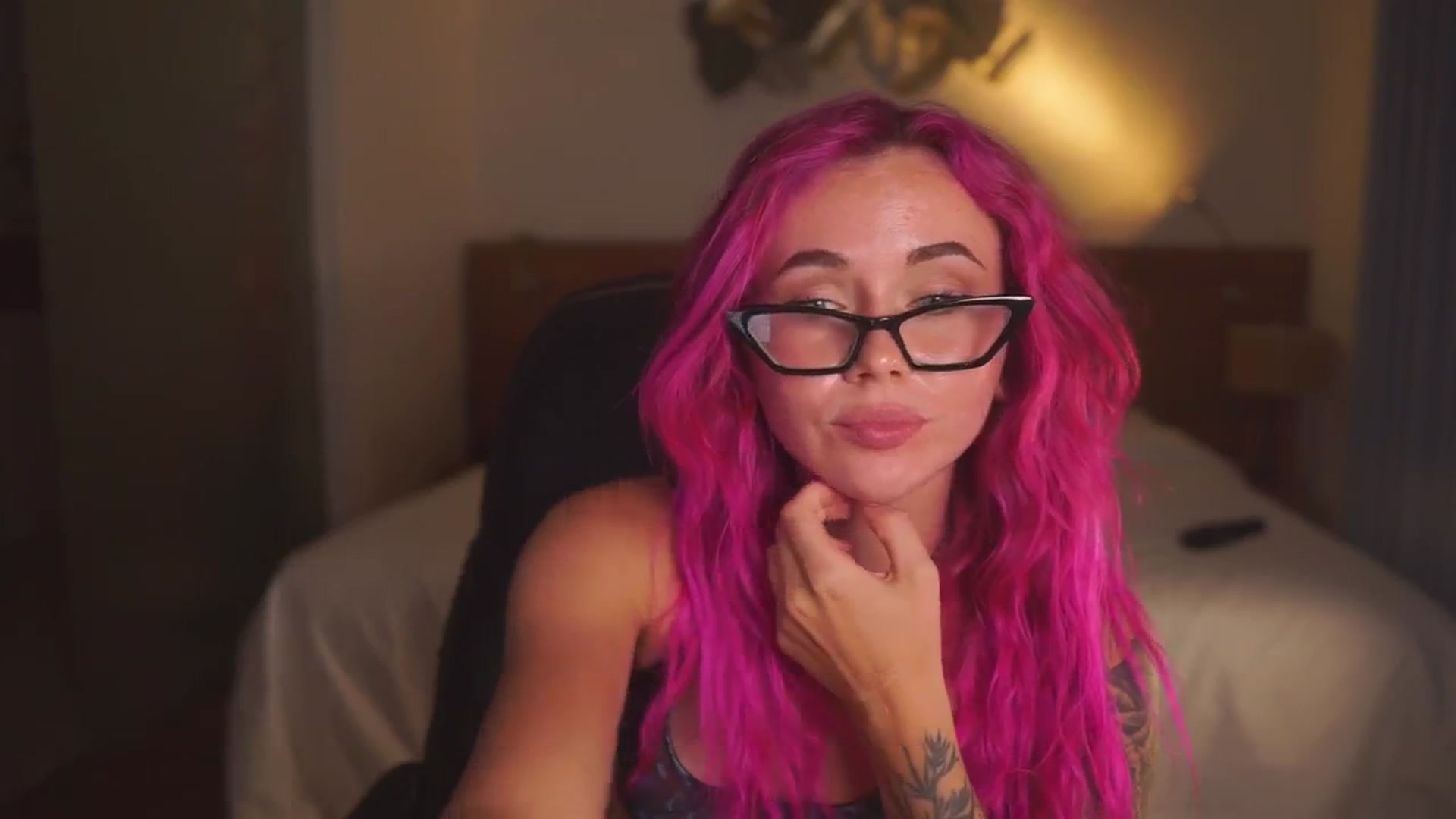 Gallery image thumbnail from Sarah_Pink's myfreecams stream on, 04/19/2026, 15:56 image 17 of 20
