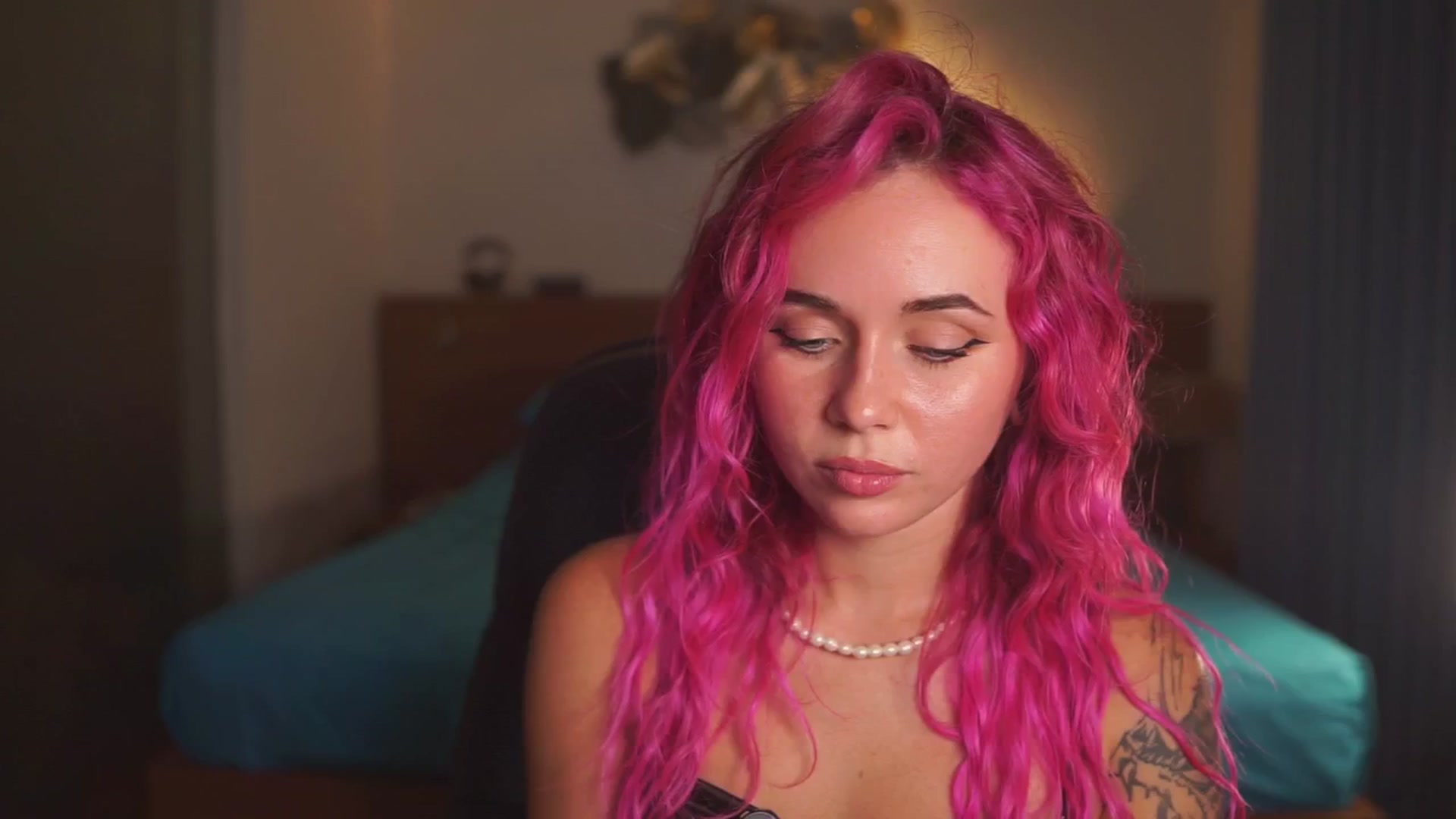 Gallery image thumbnail from Sarah_Pink's myfreecams stream on, 04/25/2026, 16:04 image 1 of 20