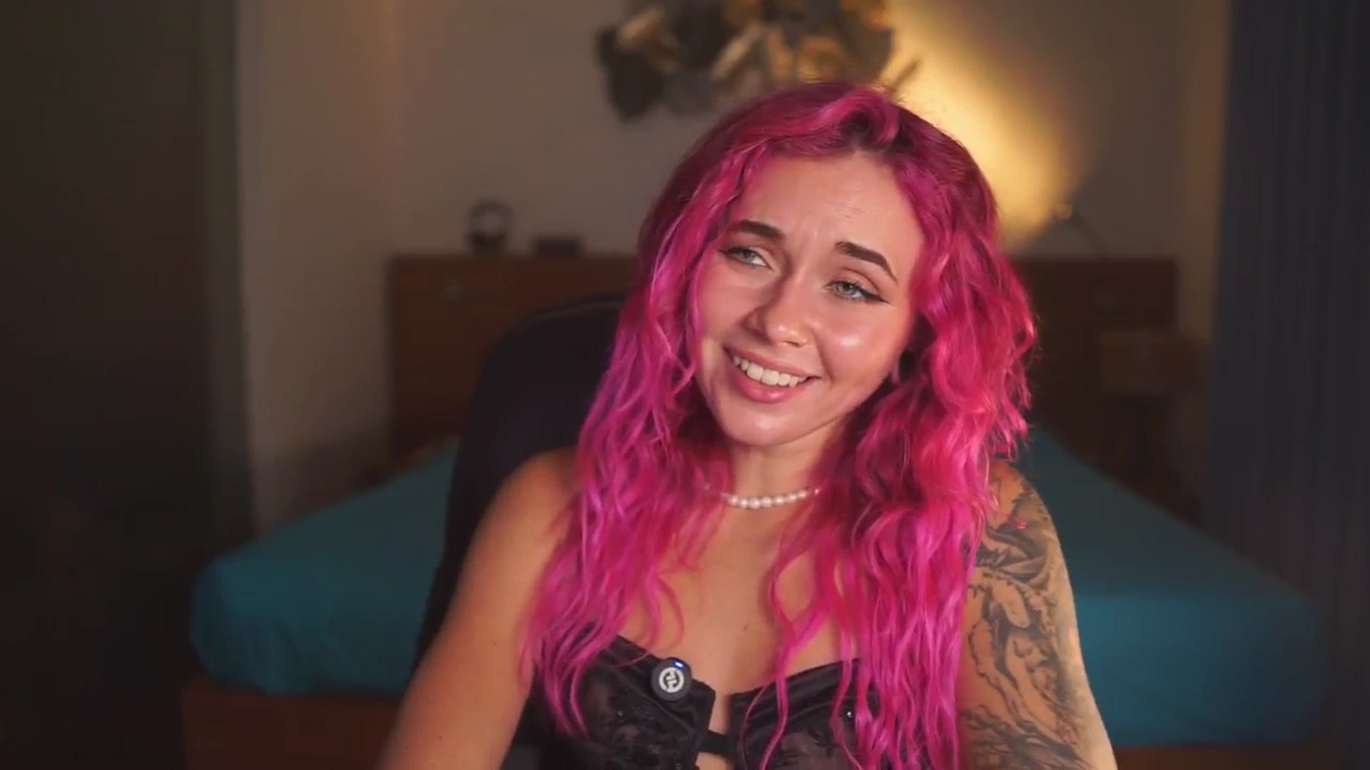 Gallery image thumbnail from Sarah_Pink's myfreecams stream on, 04/25/2026, 16:04 image 17 of 20
