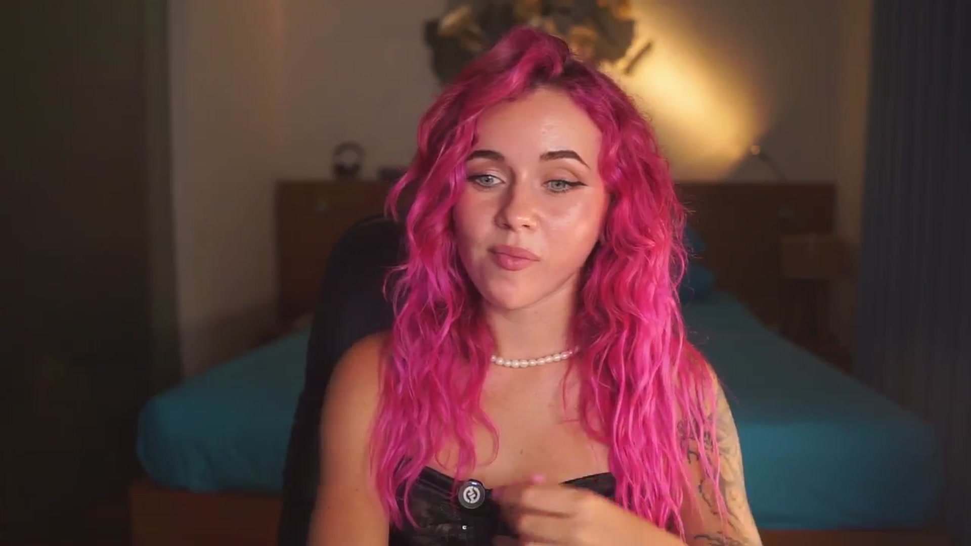Gallery image thumbnail from Sarah_Pink's myfreecams stream on, 04/25/2026, 16:04 image 13 of 20