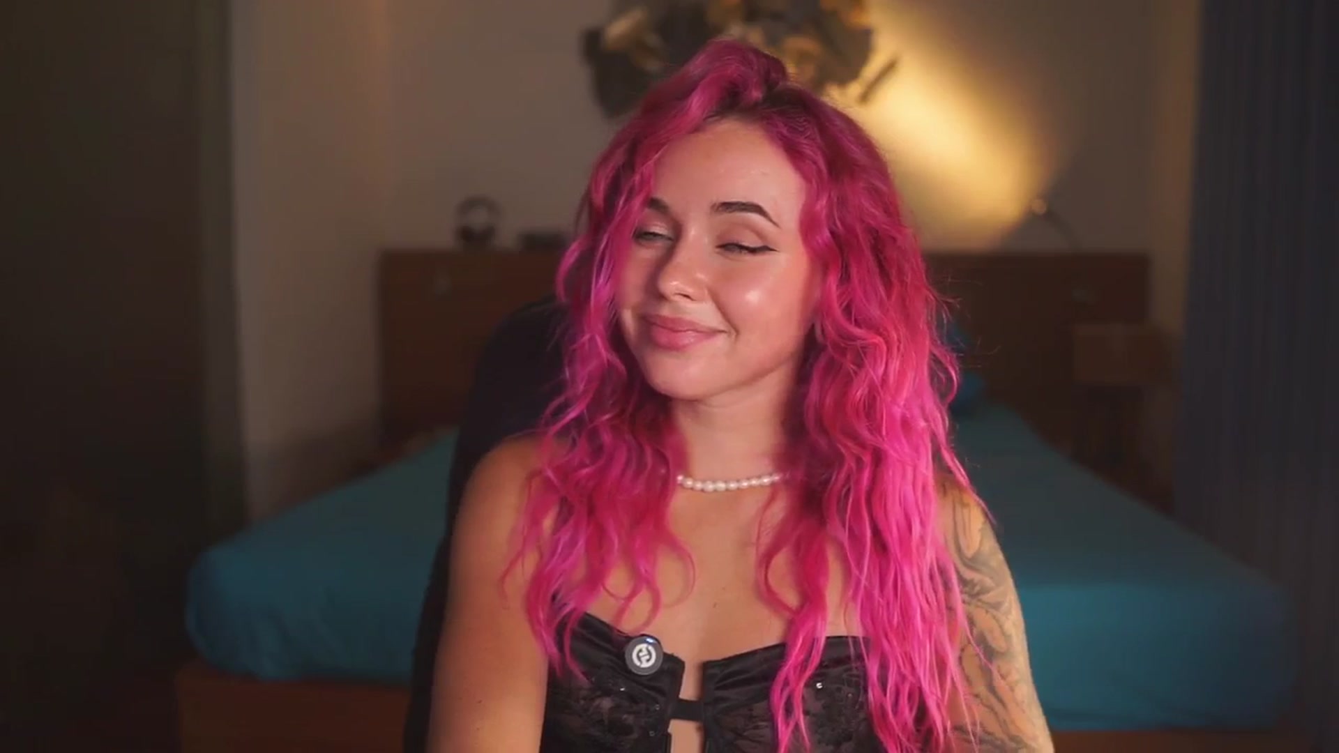 Gallery image thumbnail from Sarah_Pink's myfreecams stream on, 04/25/2026, 16:04 image 14 of 20