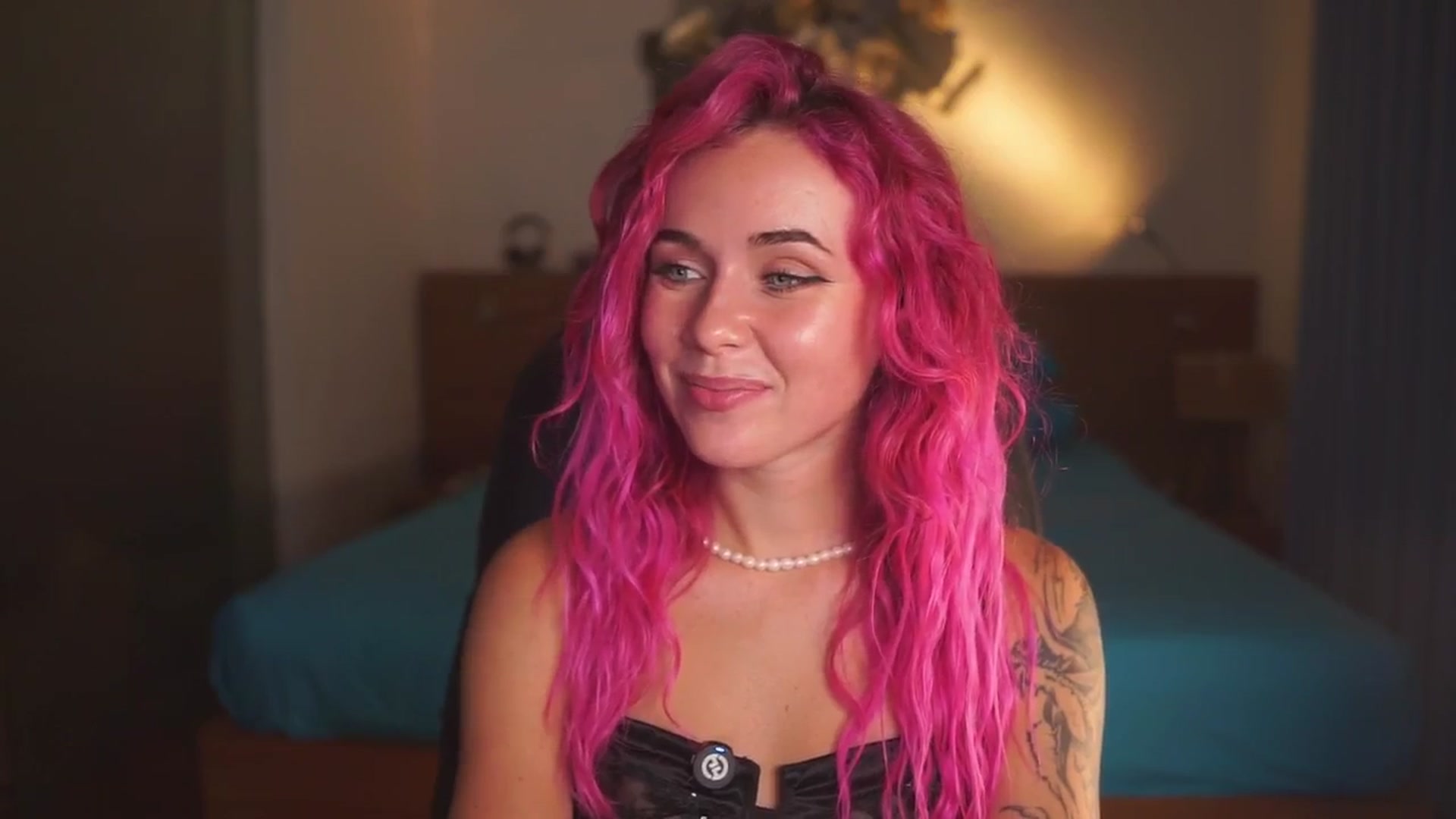 Gallery image thumbnail from Sarah_Pink's myfreecams stream on, 04/25/2026, 16:04 image 15 of 20