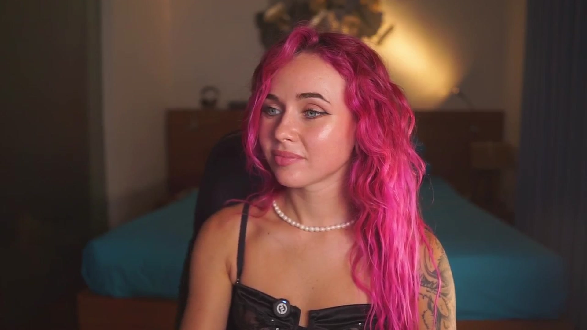 Gallery image thumbnail from Sarah_Pink's myfreecams stream on, 04/25/2026, 16:04 image 16 of 20