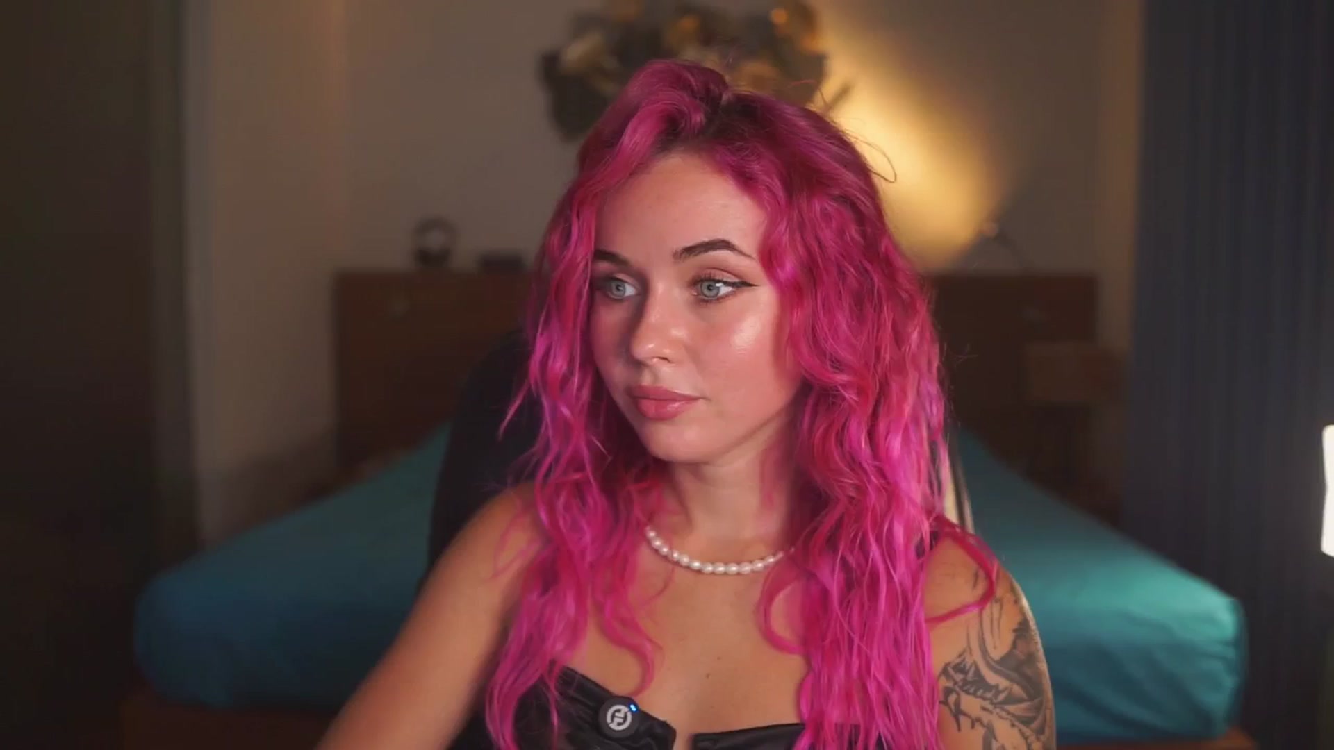 Gallery image thumbnail from Sarah_Pink's myfreecams stream on, 04/25/2026, 16:04 image 2 of 20