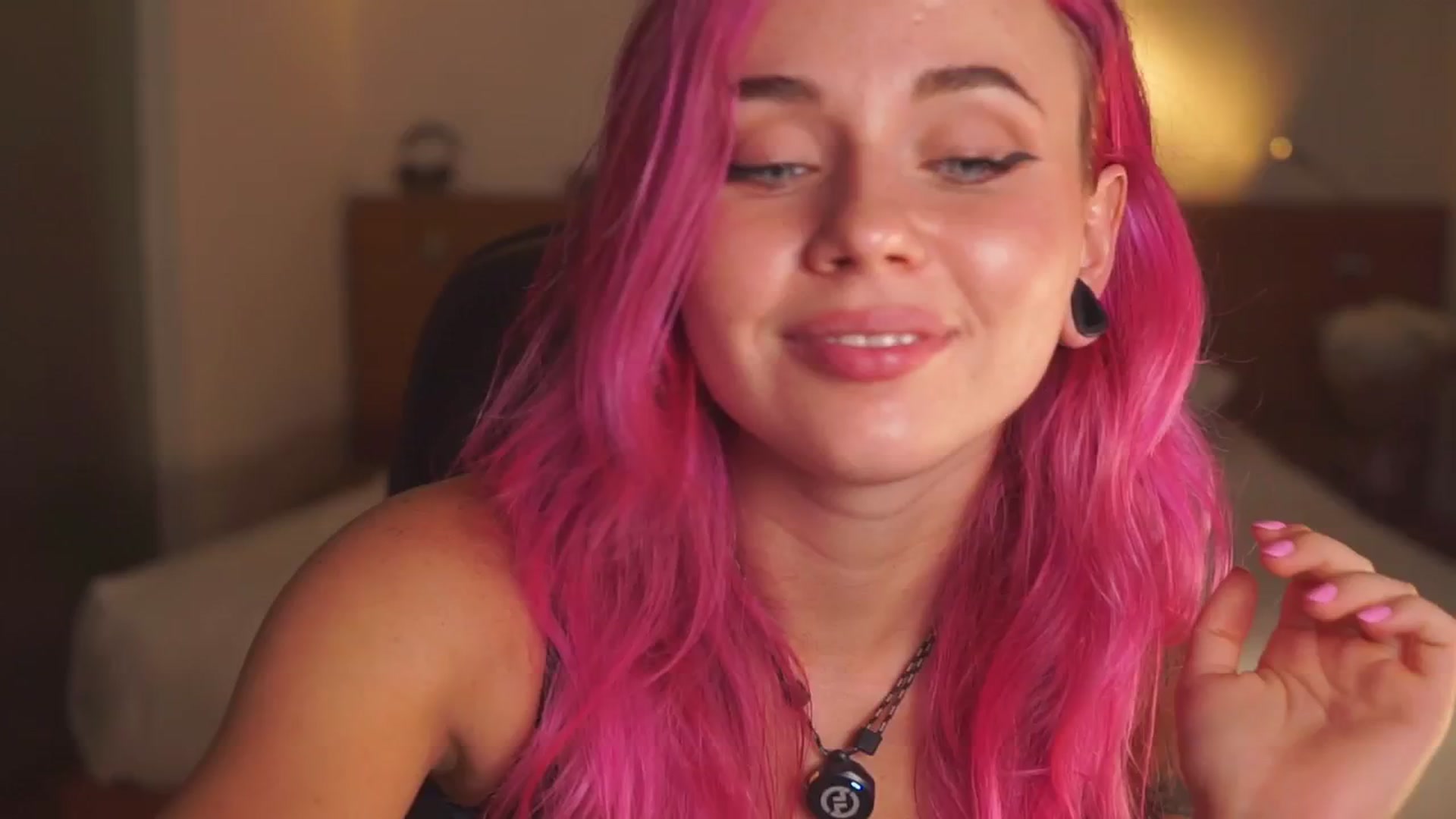 Gallery image thumbnail from Sarah_Pink's myfreecams stream on, 05/01/2026, 16:37 image 7 of 20