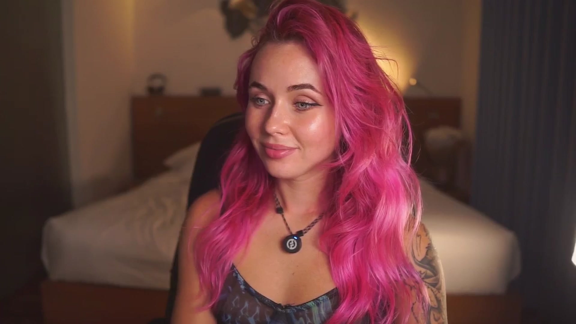 Gallery image thumbnail from Sarah_Pink's myfreecams stream on, 05/01/2026, 16:37 image 17 of 20