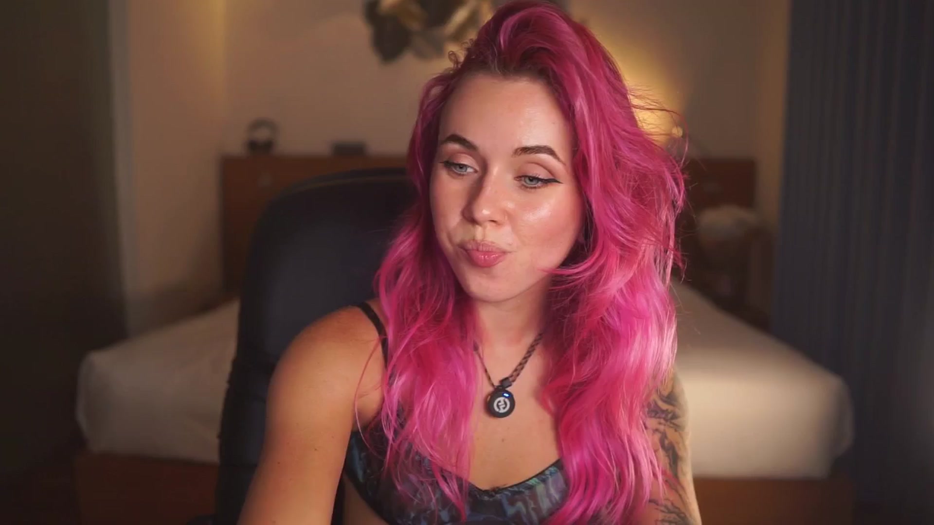 Gallery image thumbnail from Sarah_Pink's myfreecams stream on, 05/01/2026, 16:37 image 16 of 20