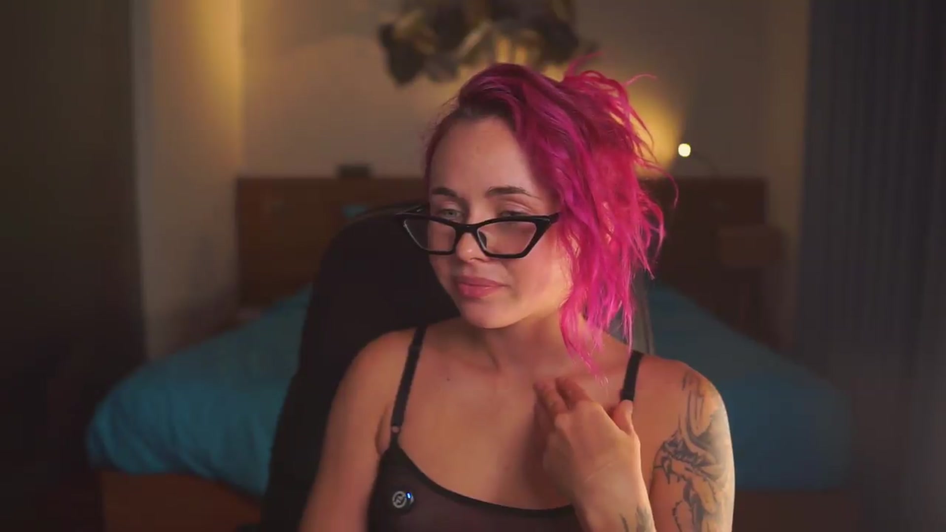 Gallery image thumbnail from Sarah_Pink's myfreecams stream on, 06/10/2026, 15:19 image 14 of 20