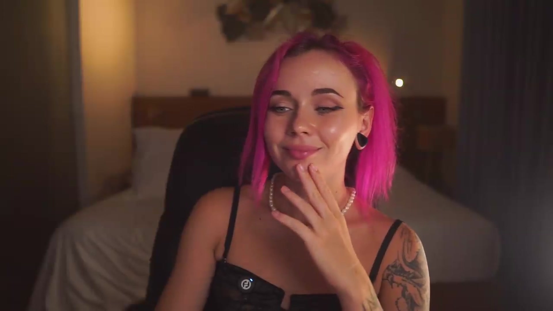 Gallery image thumbnail from Sarah_Pink's myfreecams stream on, 06/12/2026, 19:13 image 12 of 20