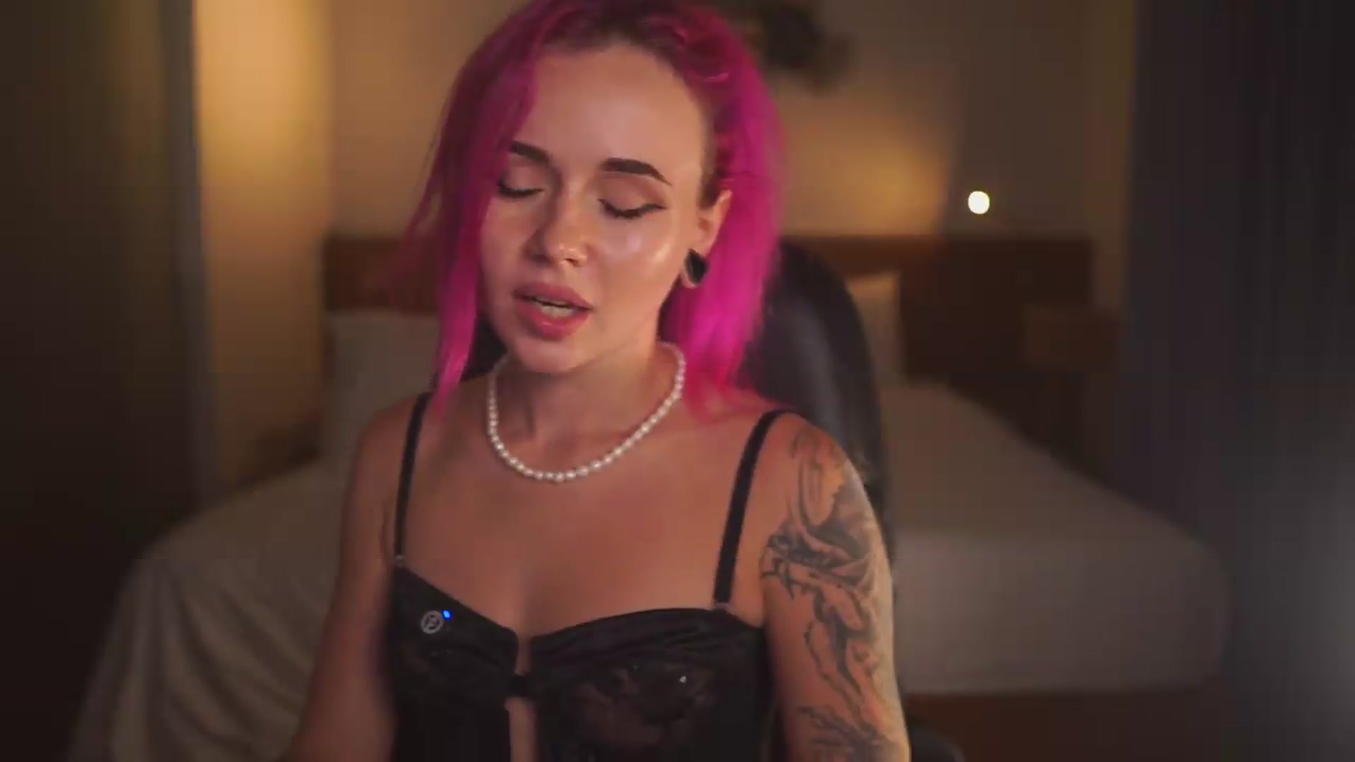 Gallery image thumbnail from Sarah_Pink's myfreecams stream on, 06/12/2026, 19:13 image 16 of 20