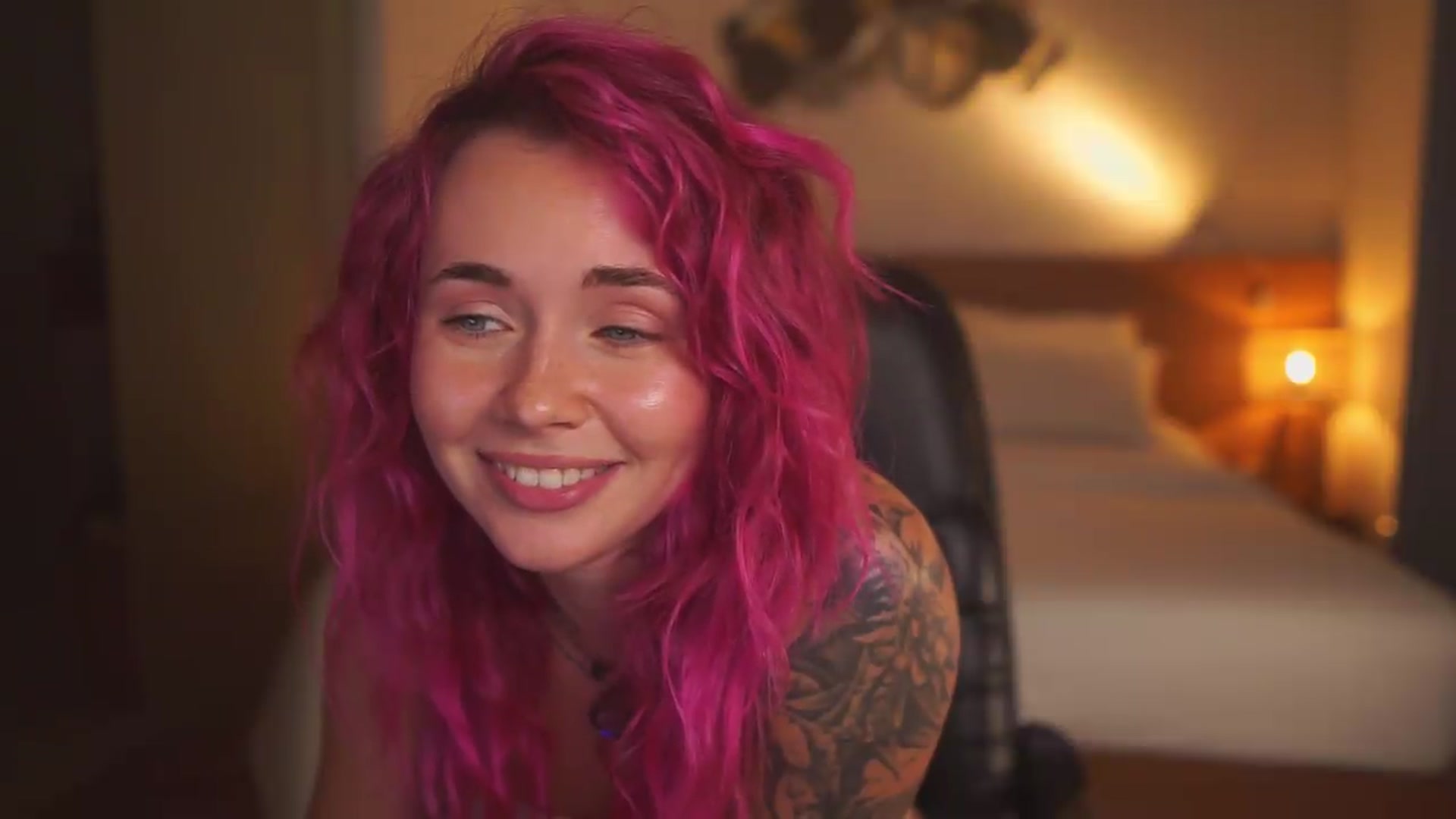 Gallery image thumbnail from Sarah_Pink's myfreecams stream on, 06/28/2026, 16:39 image 5 of 20