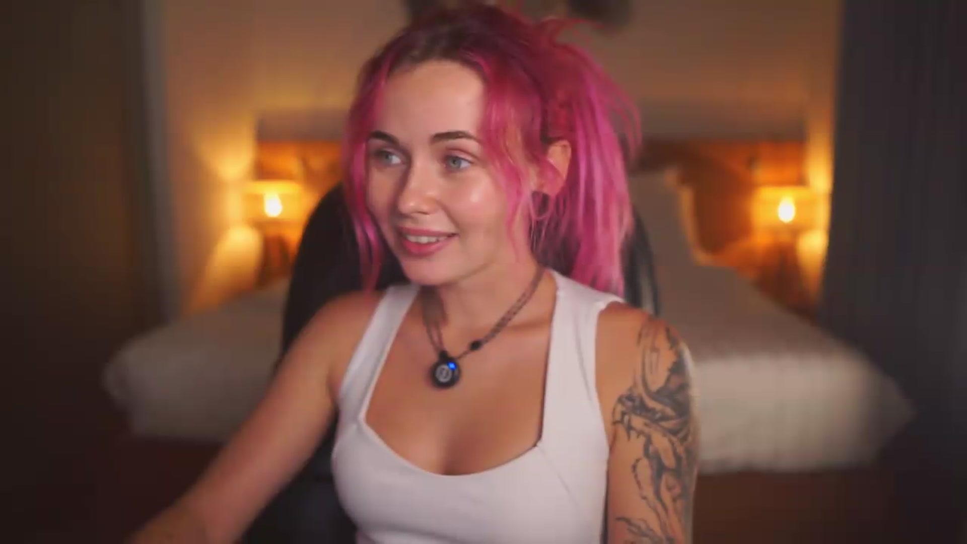 Gallery image thumbnail from Sarah_Pink's myfreecams stream on, 07/11/2026, 16:36 image 6 of 20