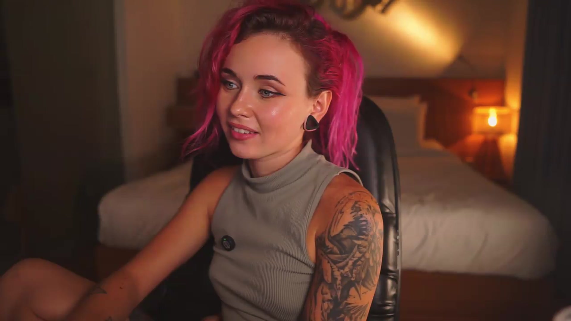 Gallery image thumbnail from Sarah_Pink's myfreecams stream on, 08/08/2026, 15:05 image 16 of 20
