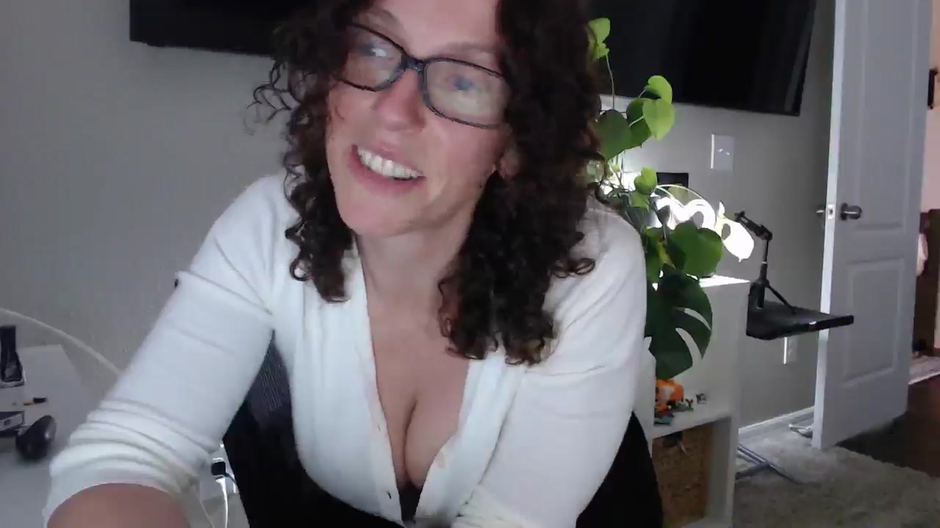Gallery image thumbnail from Sarah_Stark's myfreecams stream on, 03/16/2026, 13:40 image 17 of 20