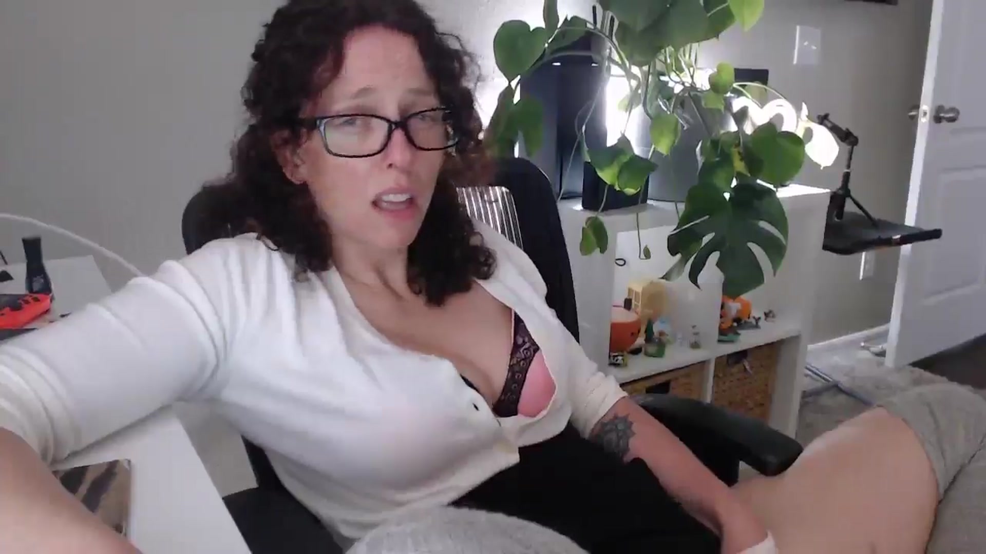 Gallery image thumbnail from Sarah_Stark's myfreecams stream on, 03/16/2026, 15:00 image 12 of 20